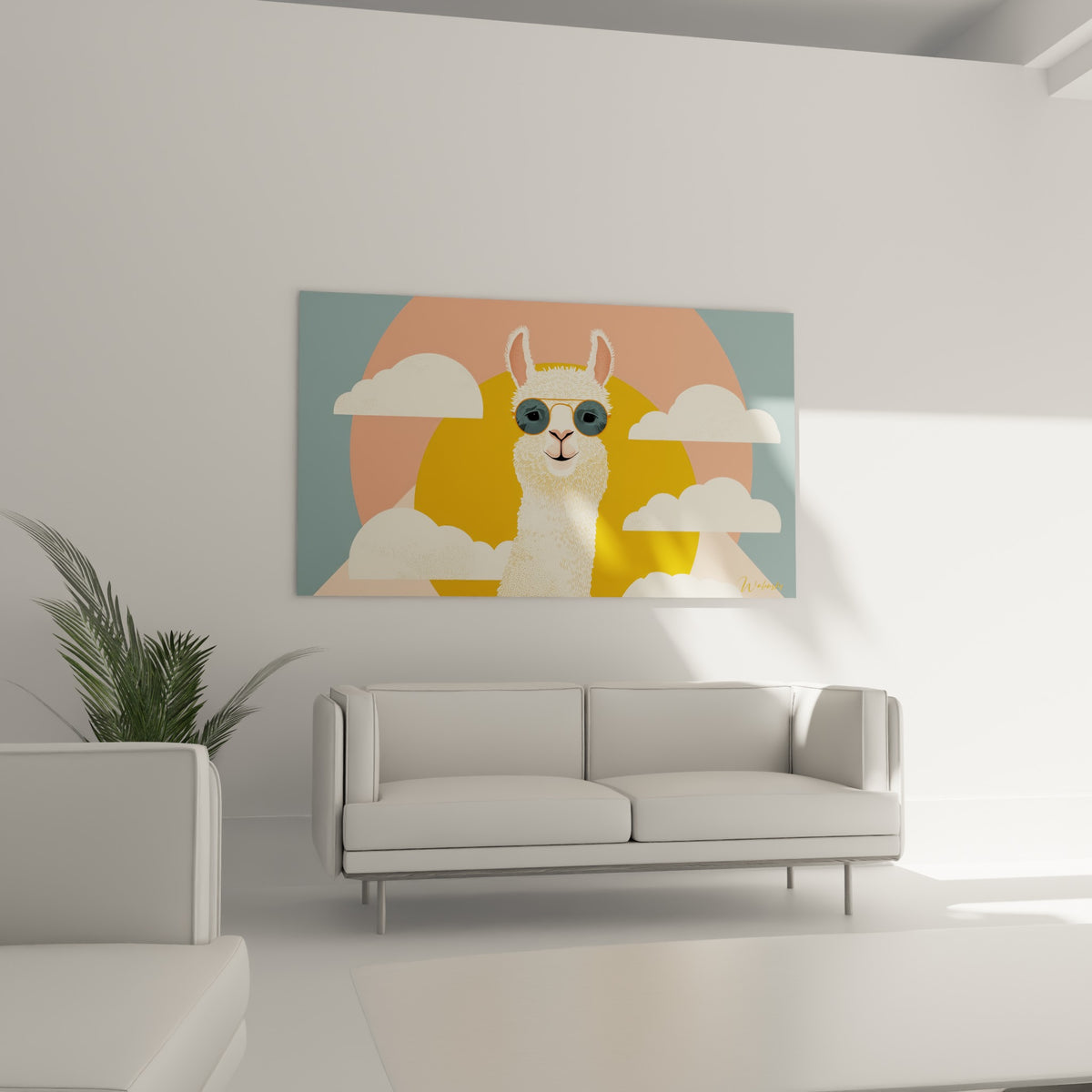 Portrait du lama facétieux entouré de nuages blancs au-dessus d'un canapé dans un salon lumineux