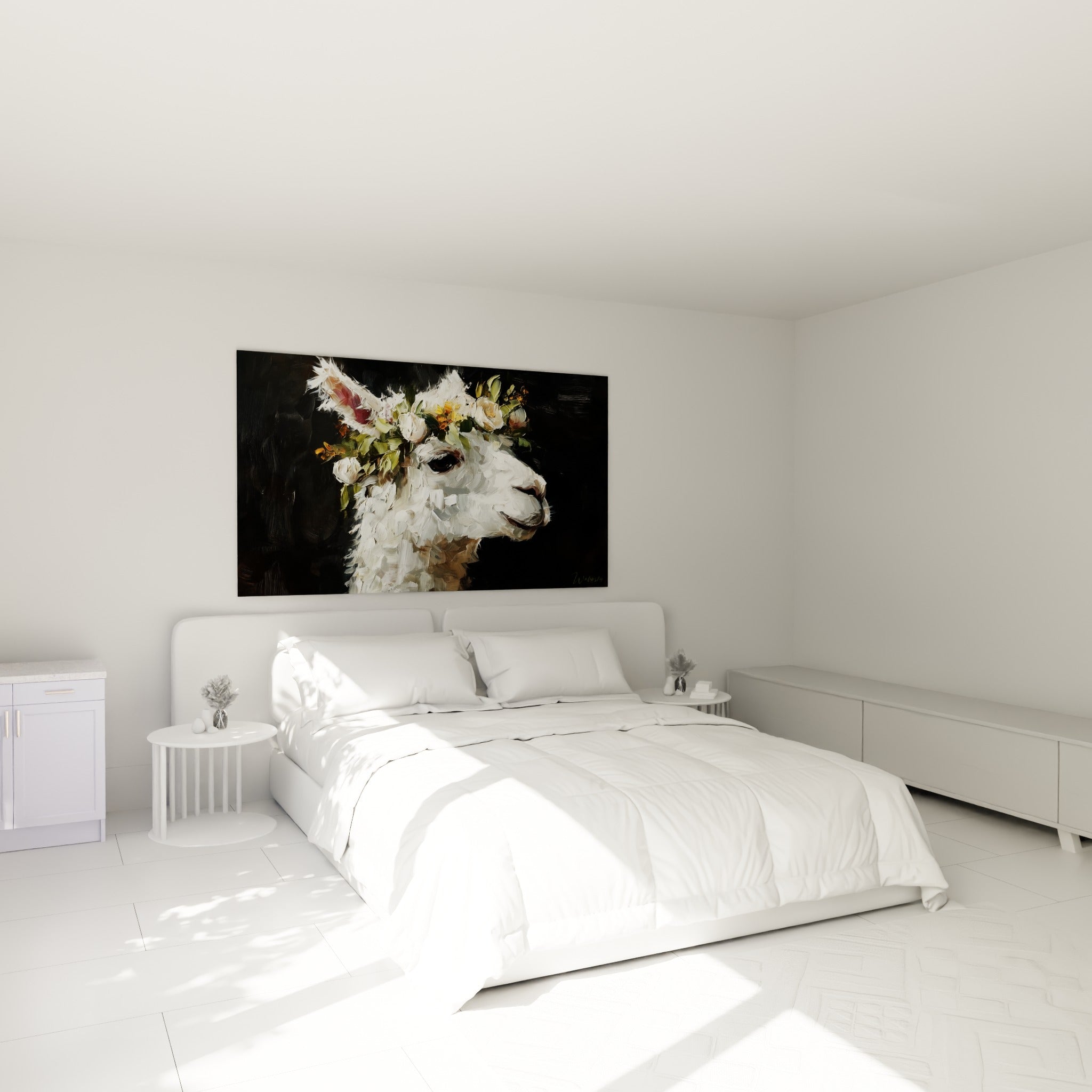 Portrait de lama fleuri en blanc crème et doré, accroché au-dessus d'un lit dans une chambre claire