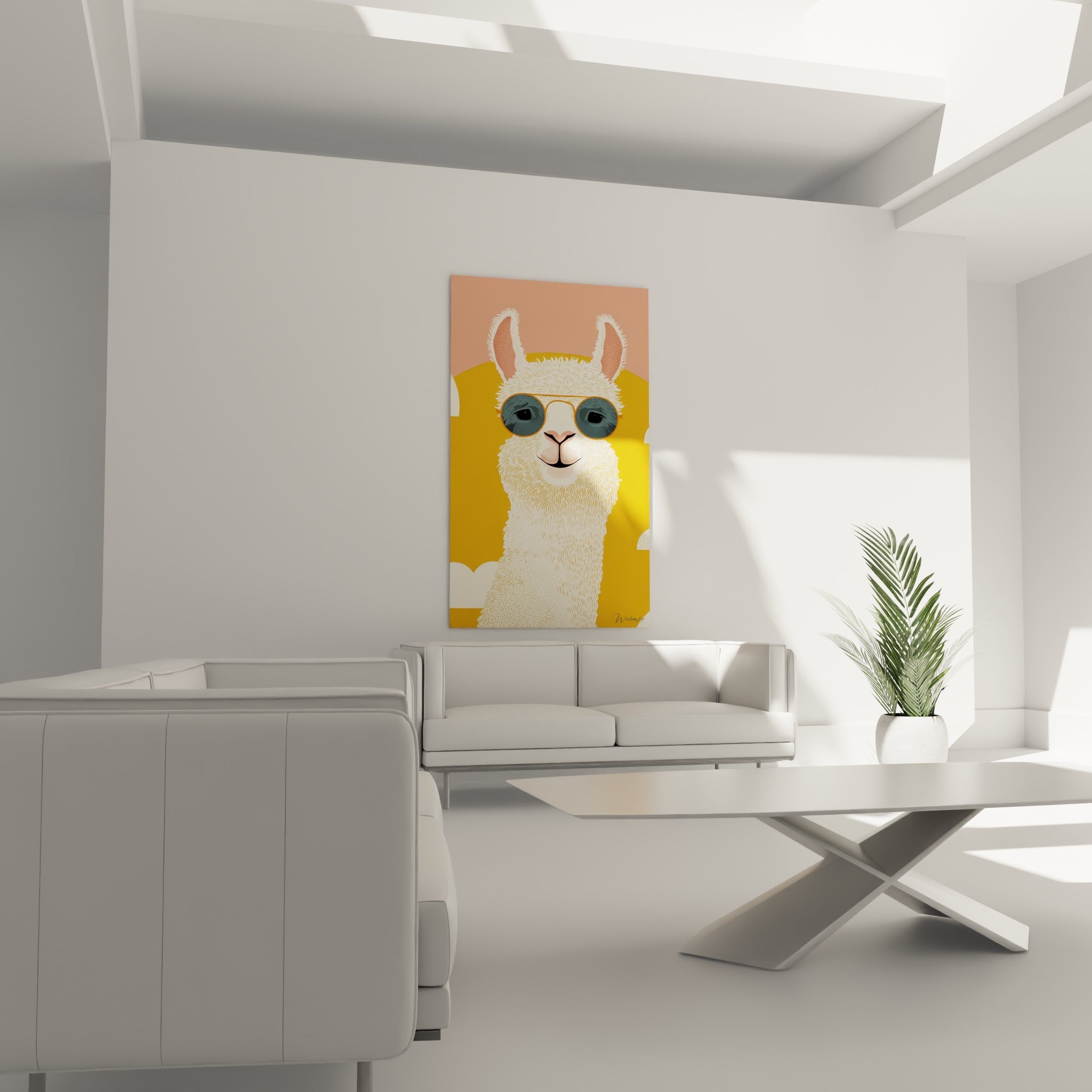 Illustration de lama facétieux, tons jaune vif et rose tendre, au-dessus d'un canapé dans un salon lumineux
