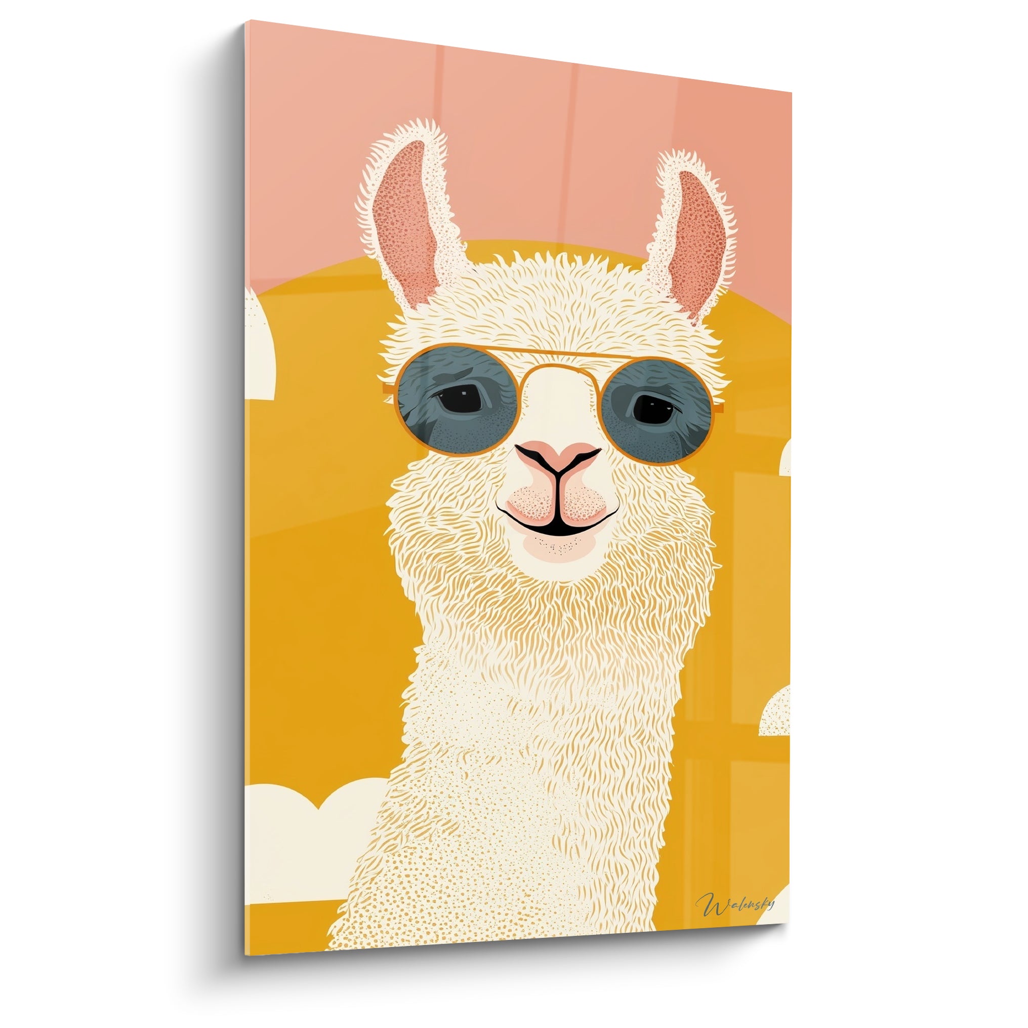Lama blanc à lunettes rondes bleu-gris, fond jaune moutarde et rose poudré