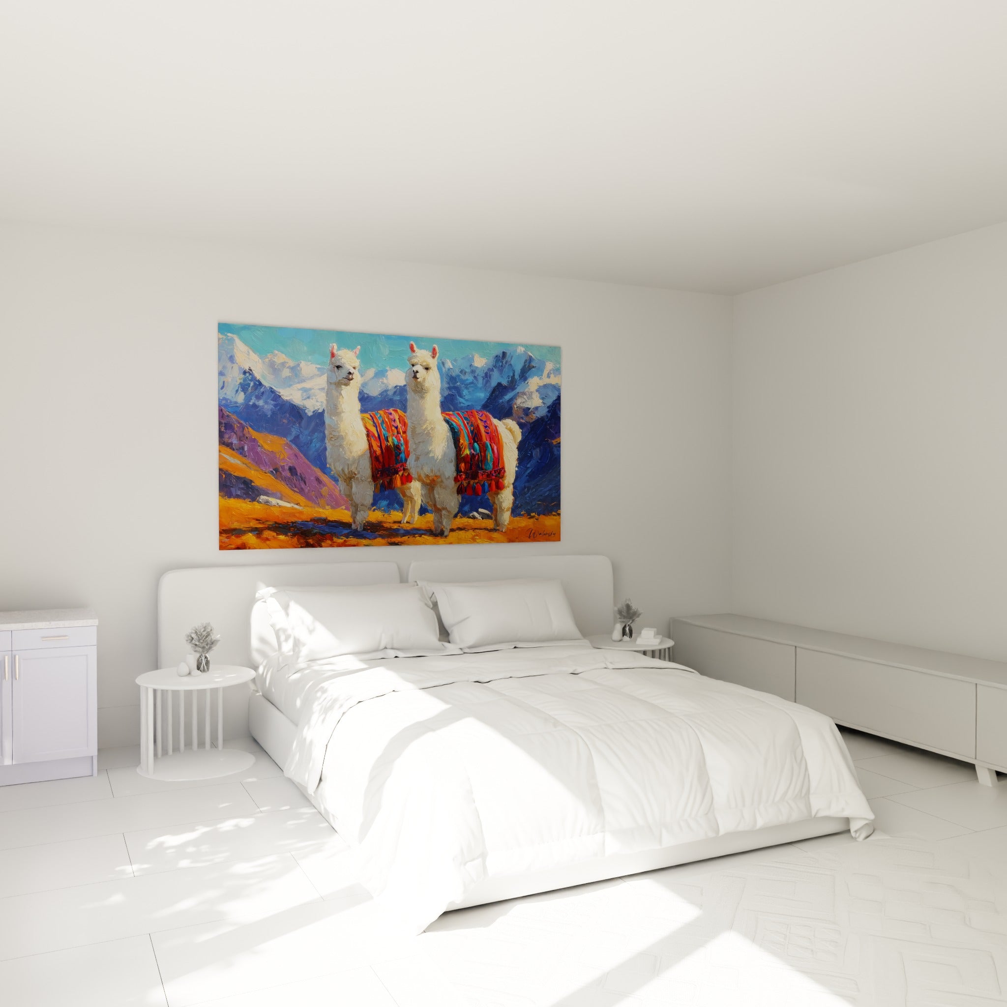 Deux lamas ocre et blanc en peinture texturée, au-dessus d'un lit dans une chambre claire