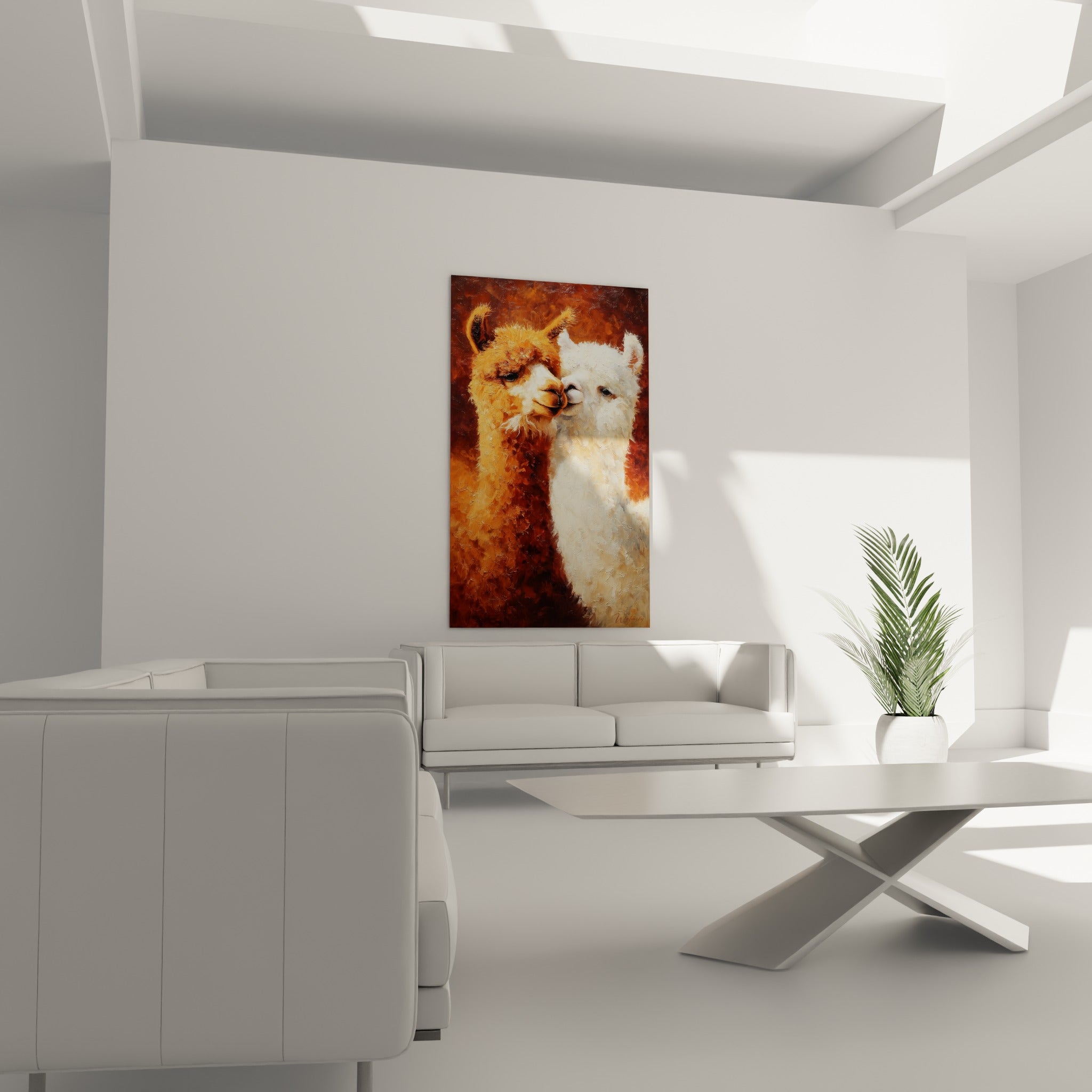 Complicité tendre entre deux lamas ocre et blanc au-dessus d'un canapé dans un salon lumineux