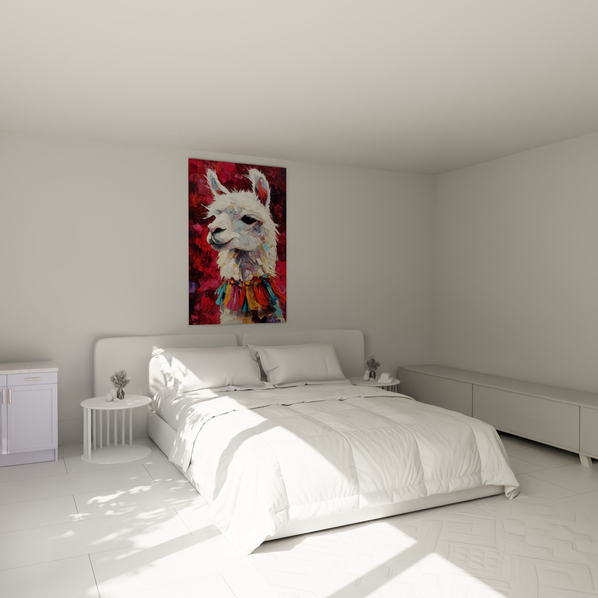 Portrait de lama blanc et pompon multicolore accroché au-dessus d'un lit dans une chambre claire