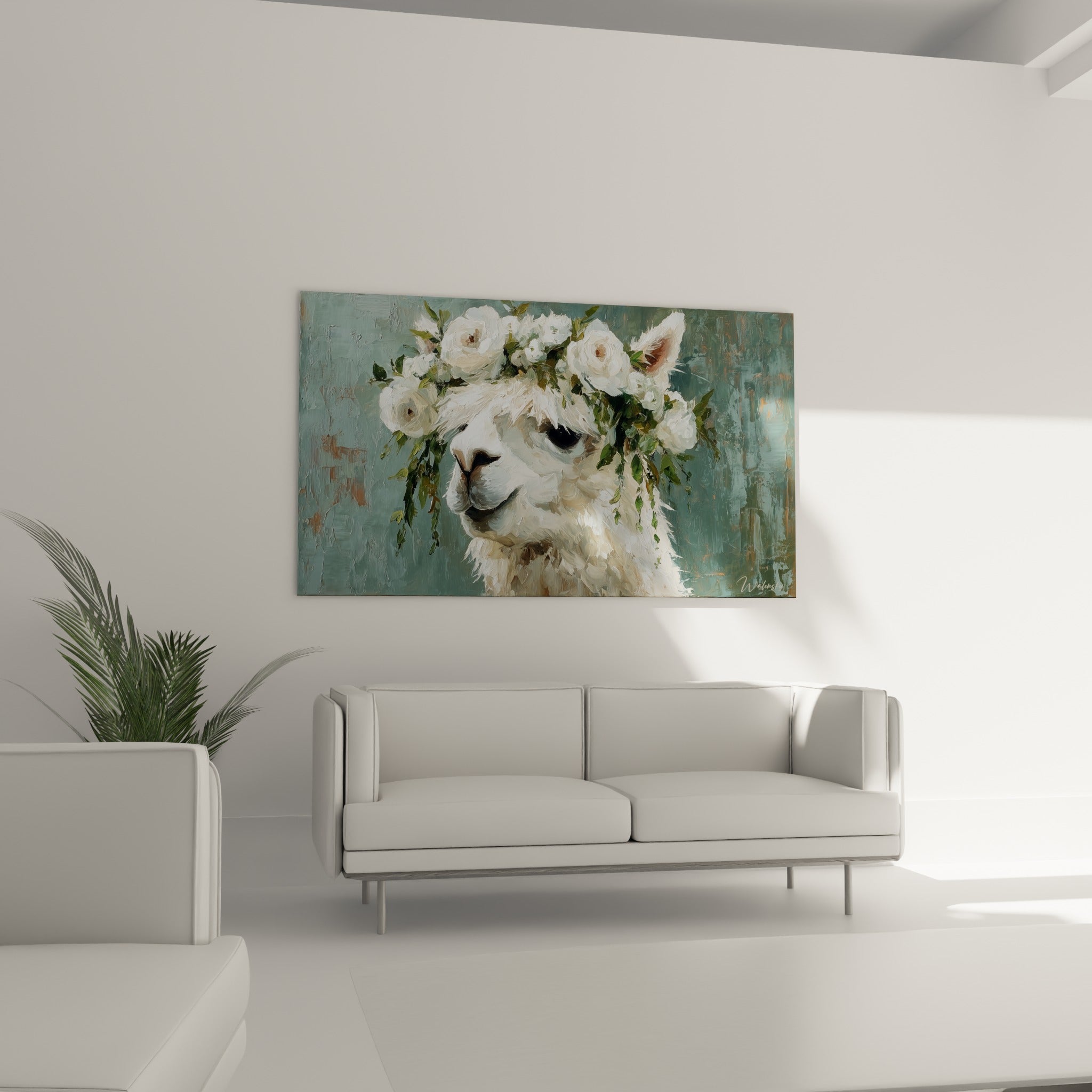 Lama couronné de fleurs blanches sur fond vert sauge, au-dessus d'un canapé dans un salon lumineux