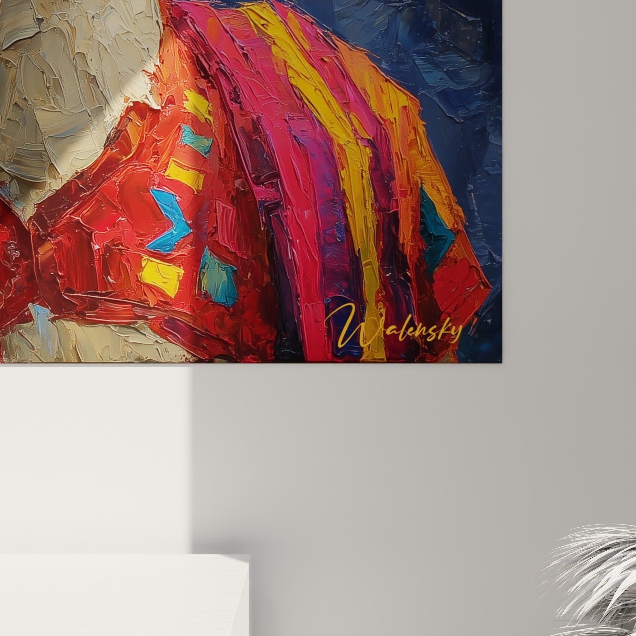 Empâtements épais révélant le pelage doré et les tissus fuchsia d'un lama en gros plan sur la toile