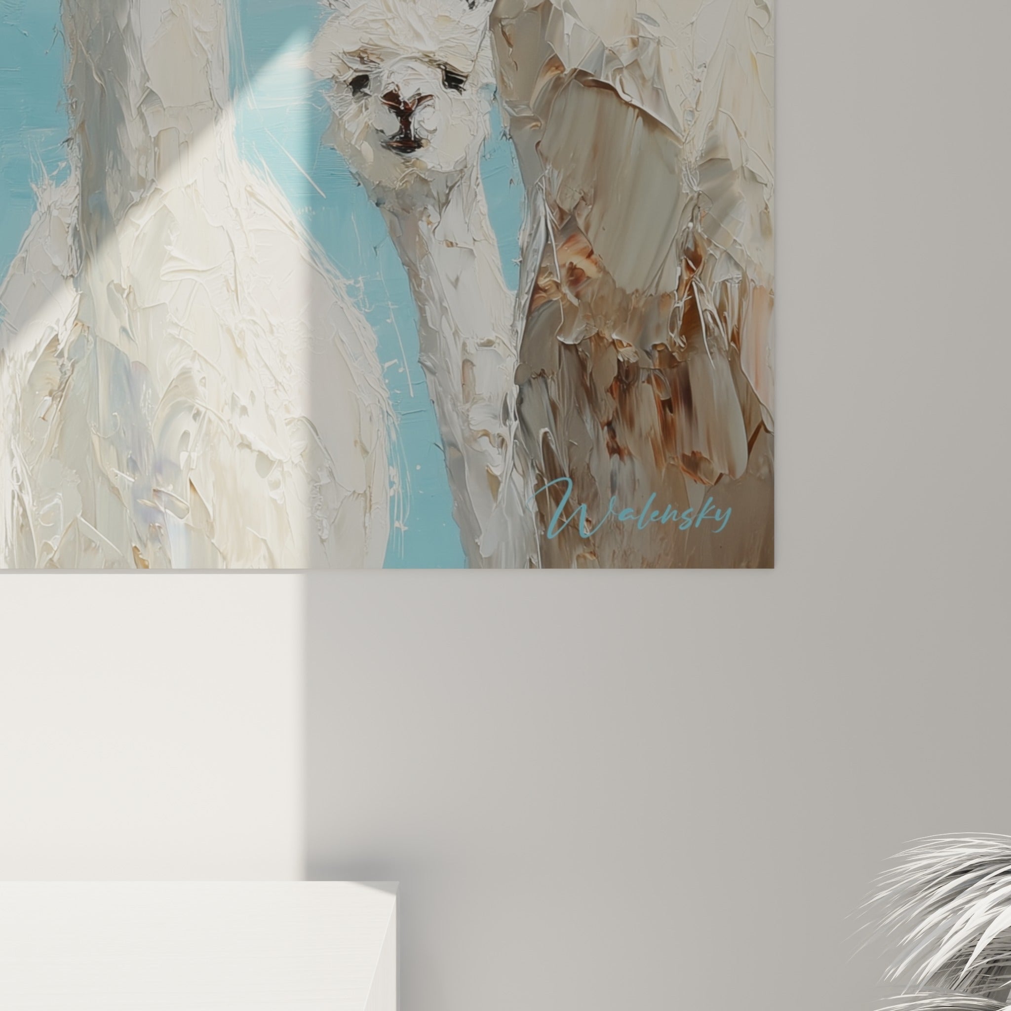 Détail des empâtements épais blancs et ocre formant la toison texturée des lamas sur fond bleu ciel