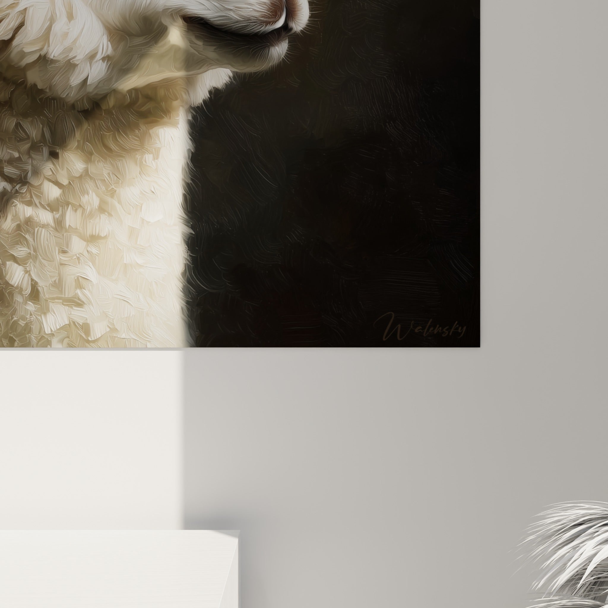 Détail du pelage crème et des pétales blancs peints en relief avec empâtements texturés du lama