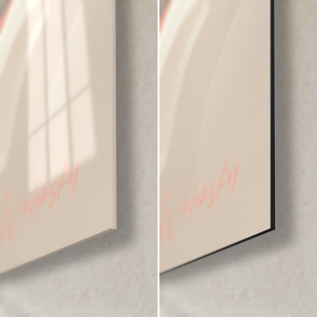 Tableau camélidé nonchalant, signature rose pâle en bas à droite, verre acrylique brillant et reflets, Dibond beige mat, tranche noire