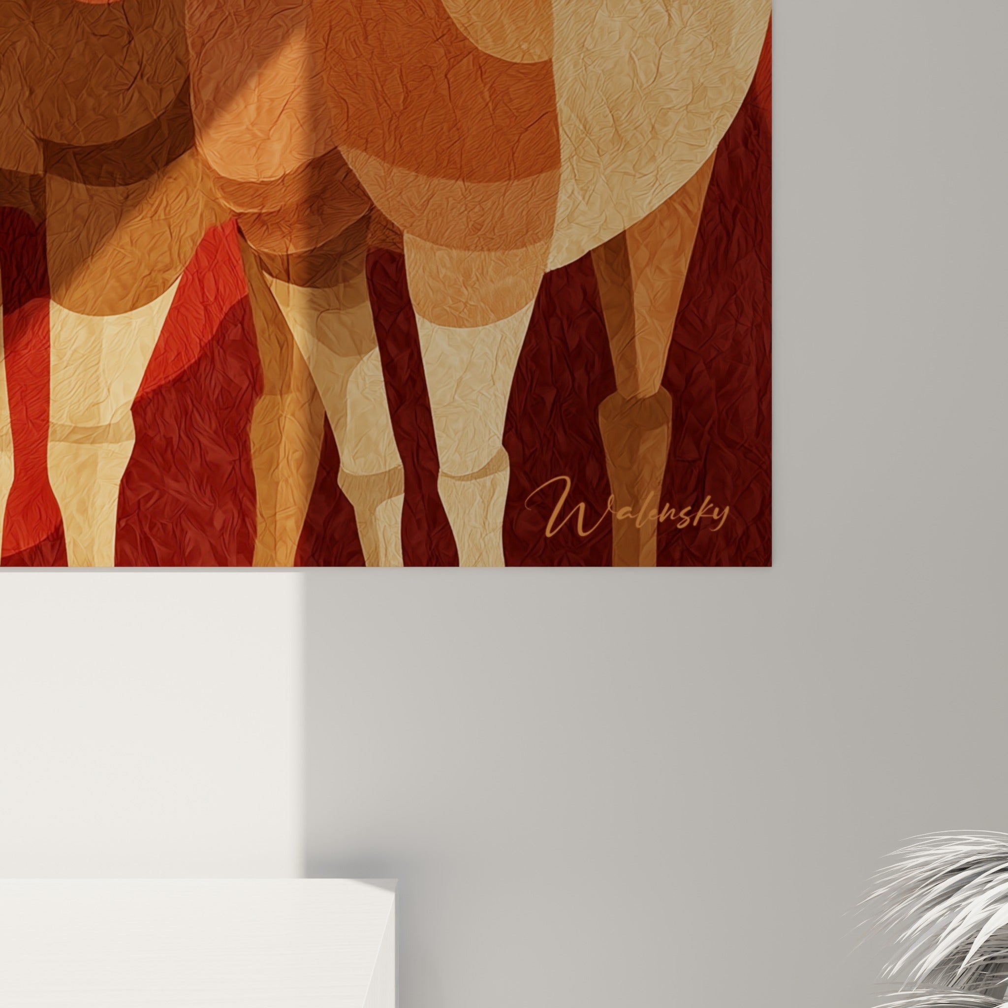 Détail des empâtements orangés et bruns du pelage stylisé des lamas sur ce tableau mural