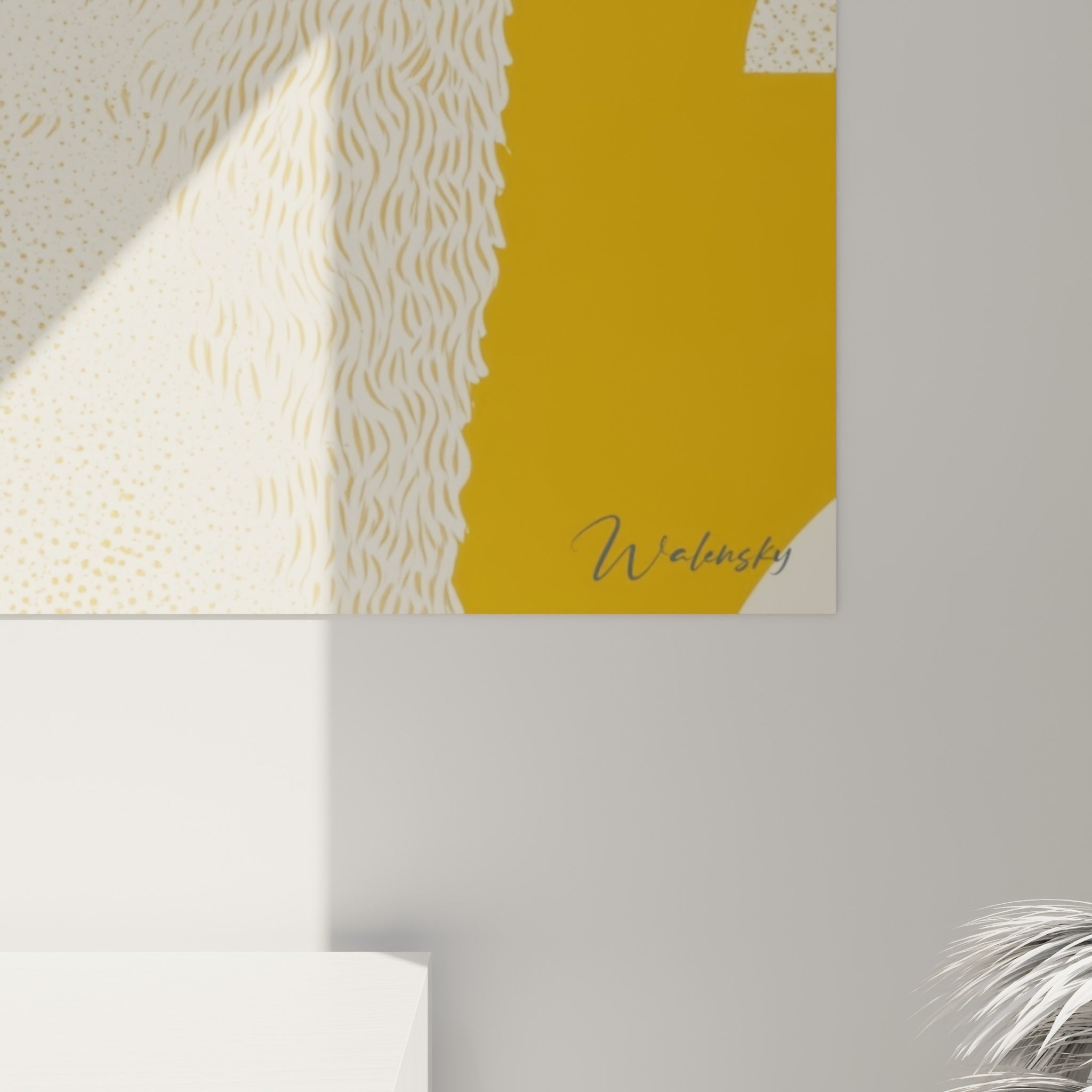 Détail du pelage texturé du lama blanc, empâtements fins sur fond jaune et rose éclatant