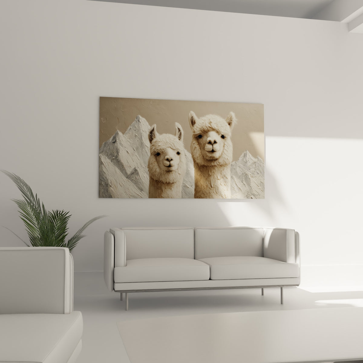 Duo de lamas beiges et gris texturés placé au-dessus d'un canapé dans un salon lumineux