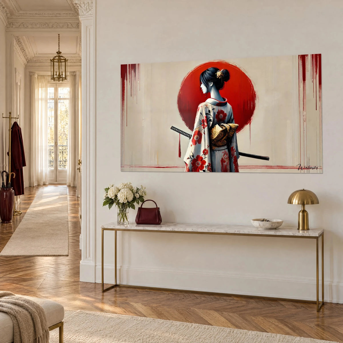 Tableau samouraïe au sabre glissé dans l'obi doré, disque rouge sang sur fond crème, vu de trois-quarts sur un mur haussmannien