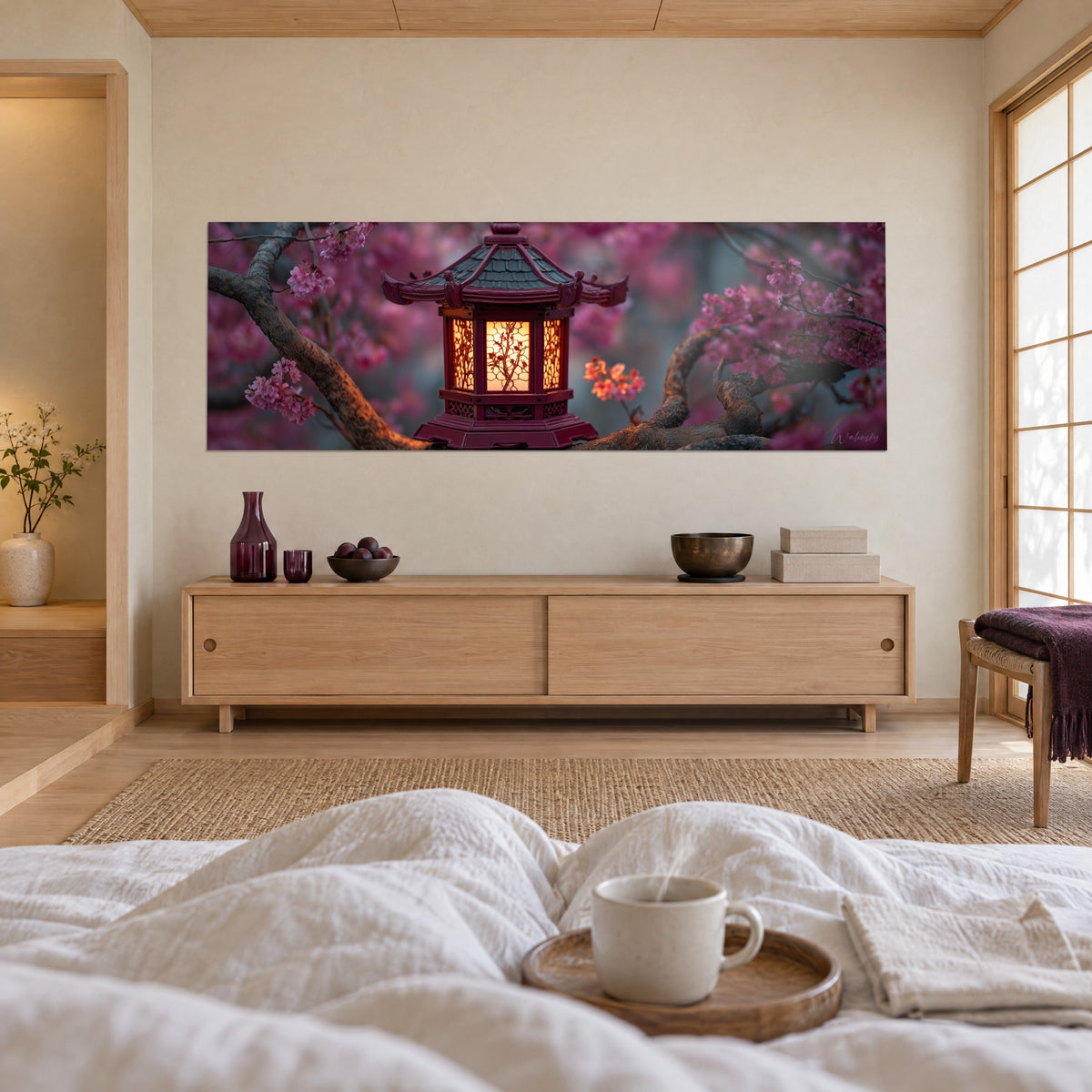 Quadro di una lanterna rossa laccata e lucida tra ciliegi in fiore, rosa e arancio, una persona di spalle, sopra un letto in una camera luminosa