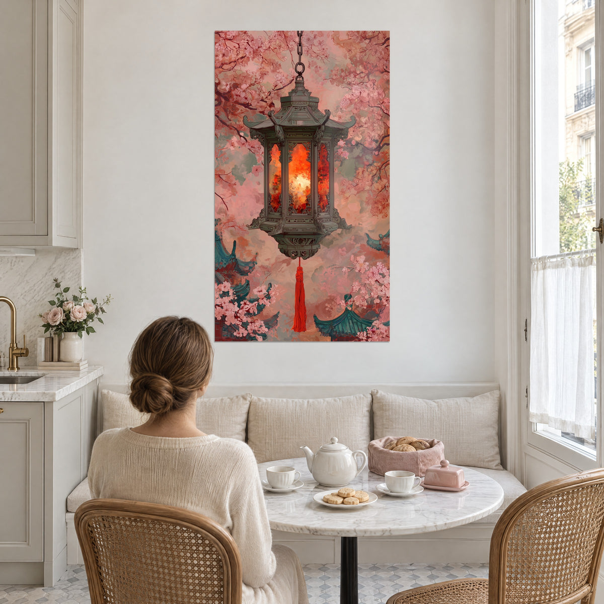 Quadro Lanterna pagoda grigia dal bagliore arancio vivace, petali di ciliegio rosa, tetto turchese, di fronte a un tavolo da colazione