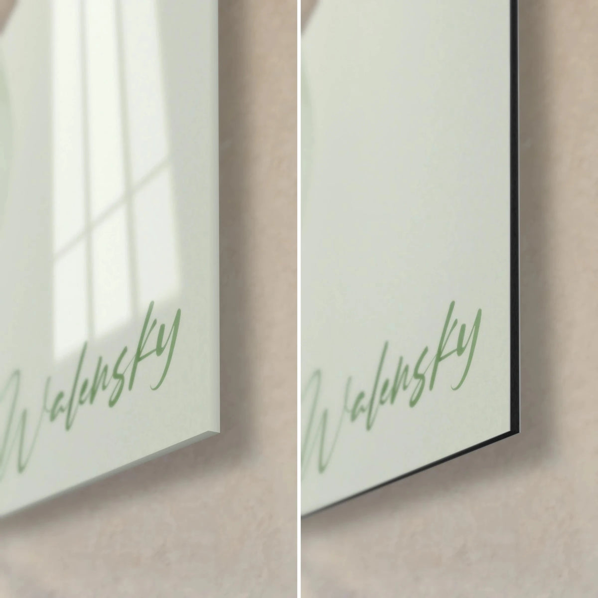 Tableau fleurs de calla en vert pâle, coin bas droit : verre acrylique brillant à gauche, Dibond mat noir à droite