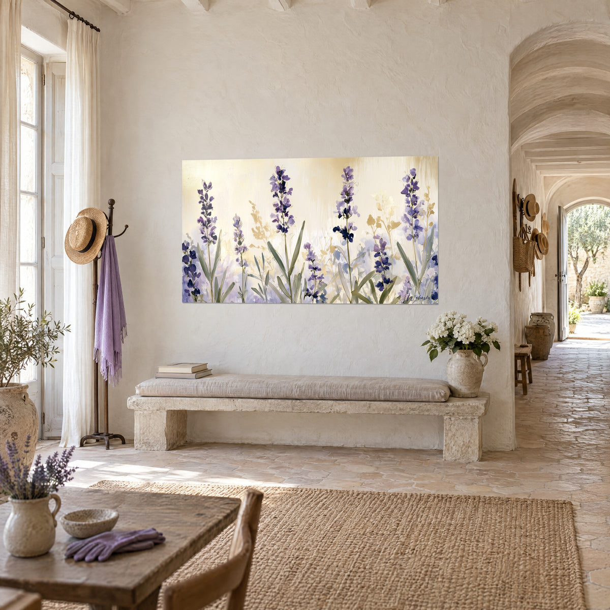 Quadro campo di lavanda ad acquerello, steli malva e blu notte su dorature, panca in pietra e arco di un mas provenzale