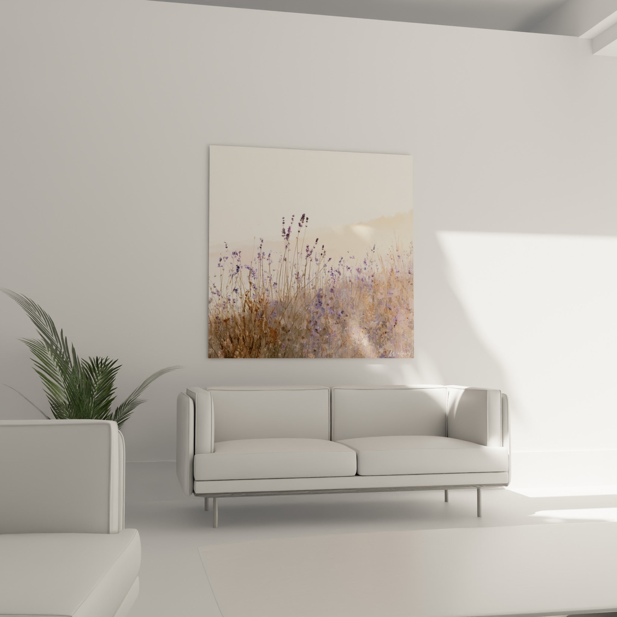 Lavande mauve et beige délicatement peinte, suspendue au-dessus d'un canapé dans un salon lumineux