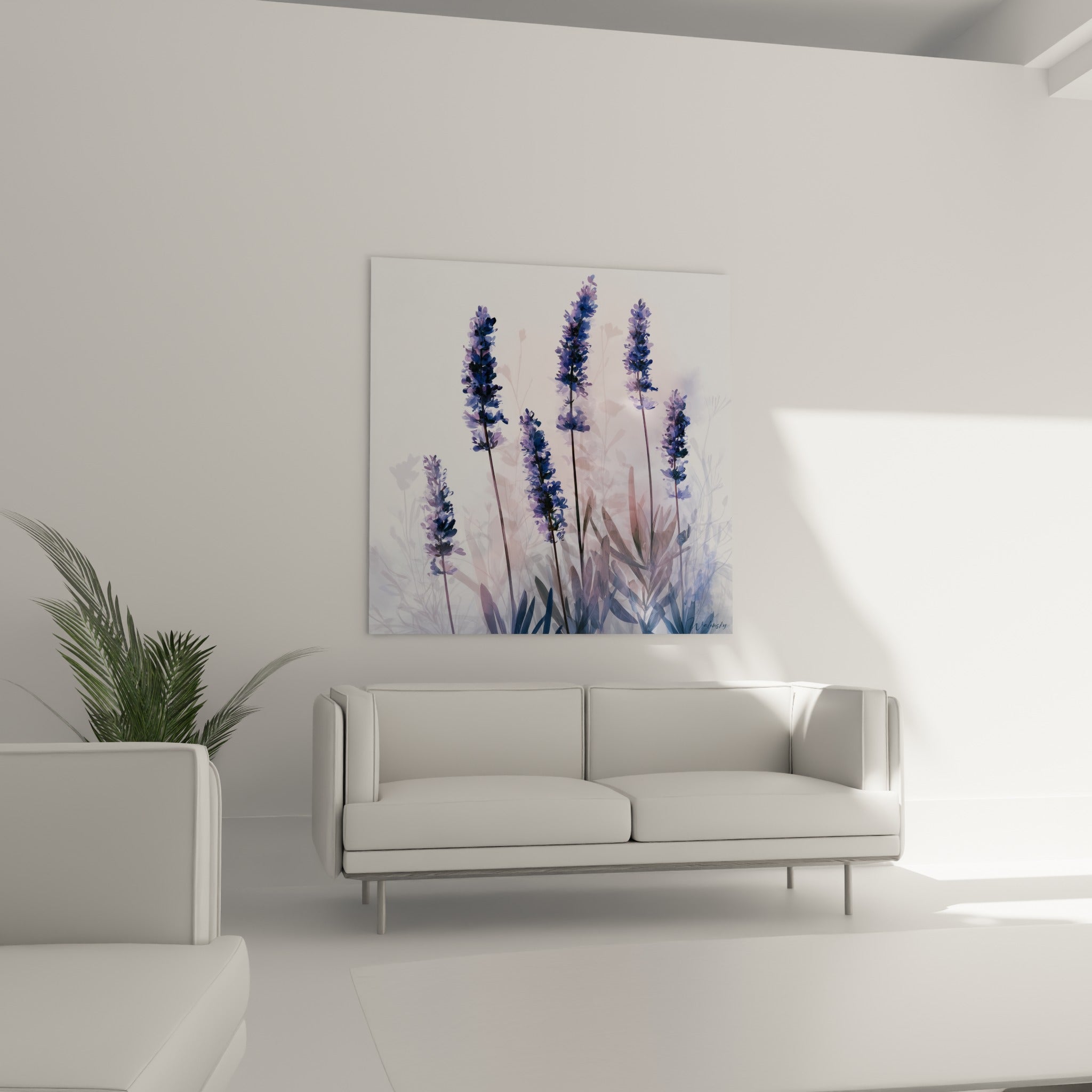 Tiges de lavande bleu marine et rose pâle accrochées au-dessus d'un canapé dans un salon lumineux