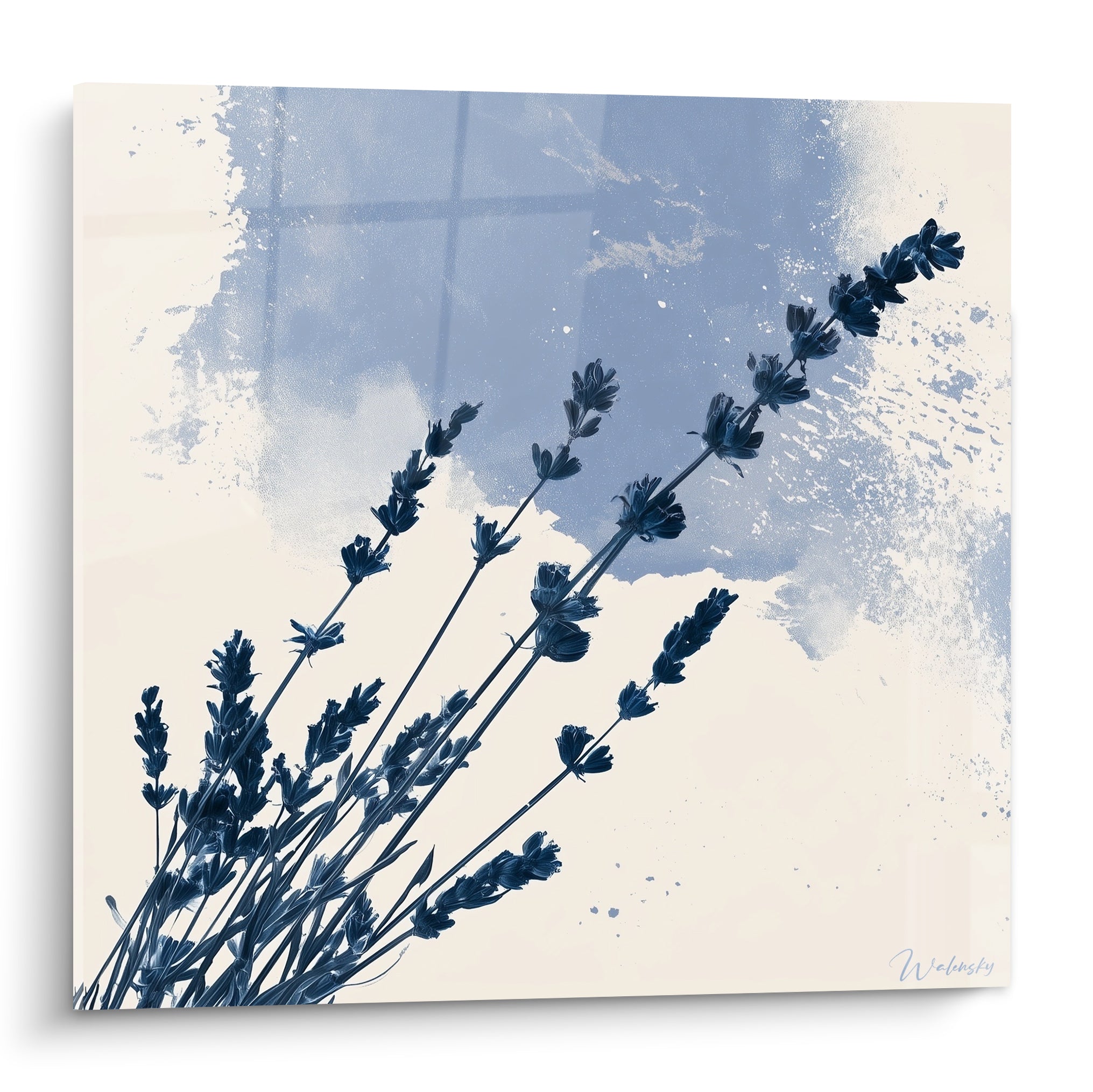 Lavande bleu marine et ivoire, tiges élancées sur fond aquarelle délavé