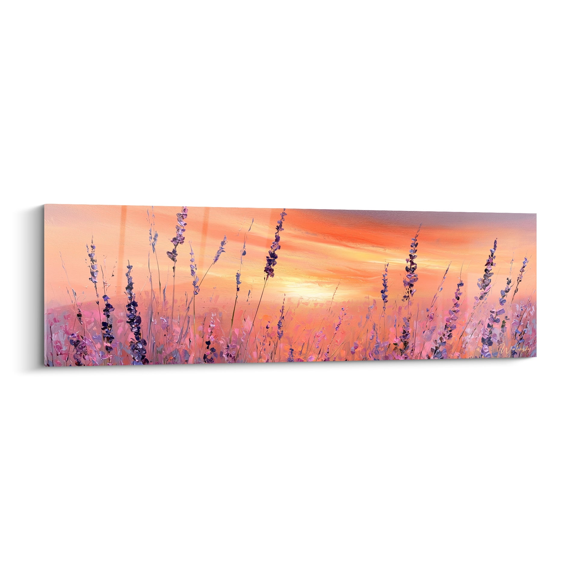 Tiges de lavande violettes se dressant devant un ciel orangé au coucher du soleil, touches empâtées