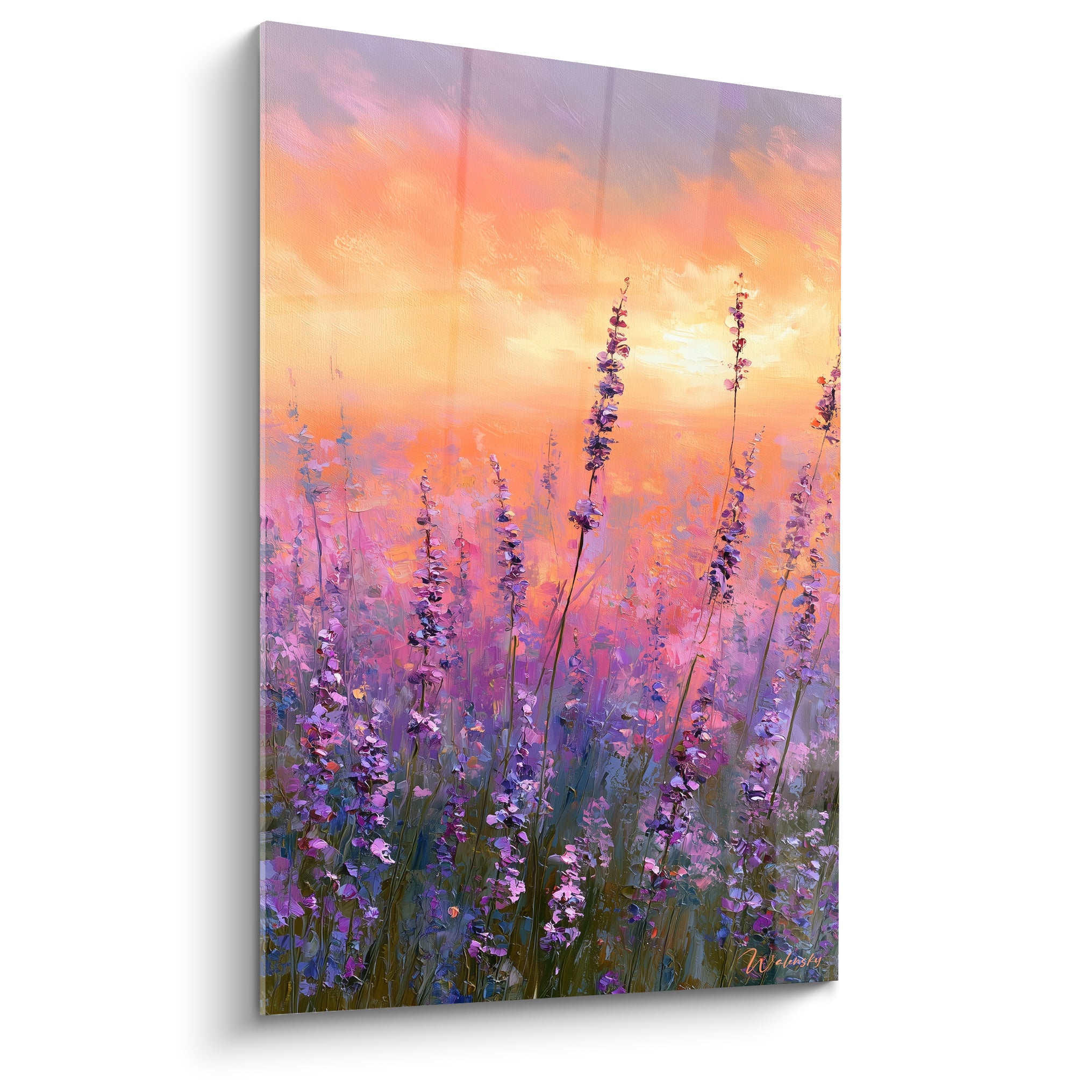 Champ de lavande violette et ciel orangé, tiges dressées peintes en touches empâtées, coucher de soleil.