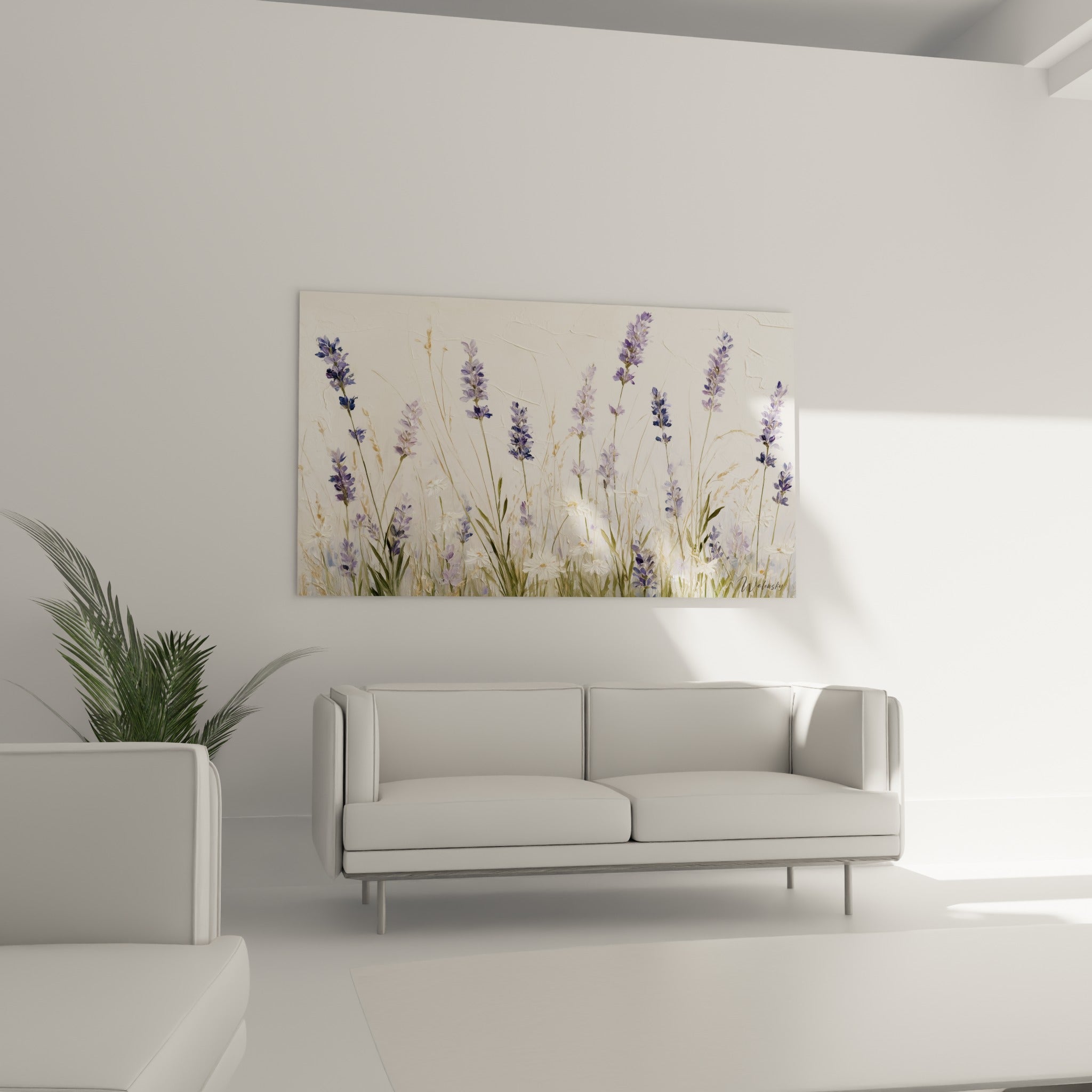 Lavande violette et dorée en texture épaisse au-dessus d'un canapé dans un salon lumineux