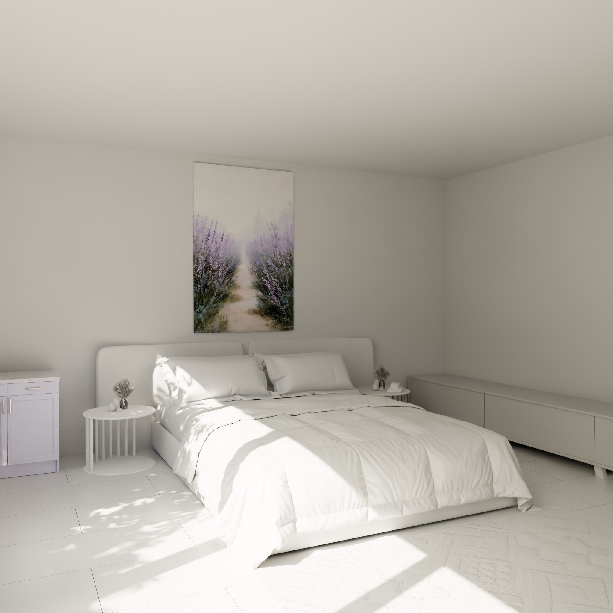 Rangées de lavande violette et sentier beige rosé, accrochées au-dessus d'un lit dans une chambre claire