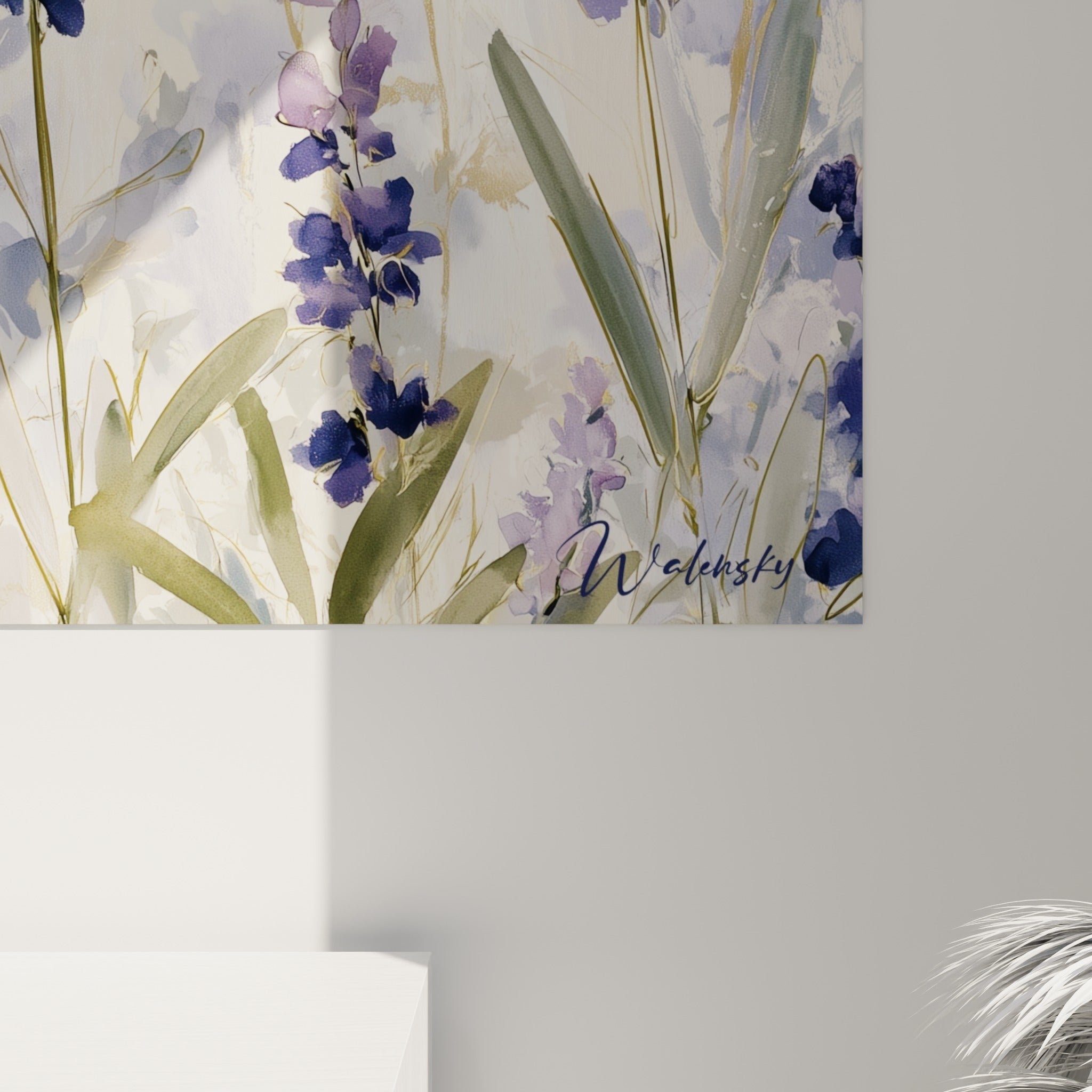 Détail des coulures aquarelle violettes et dorées formant les pétales de lavande texturés