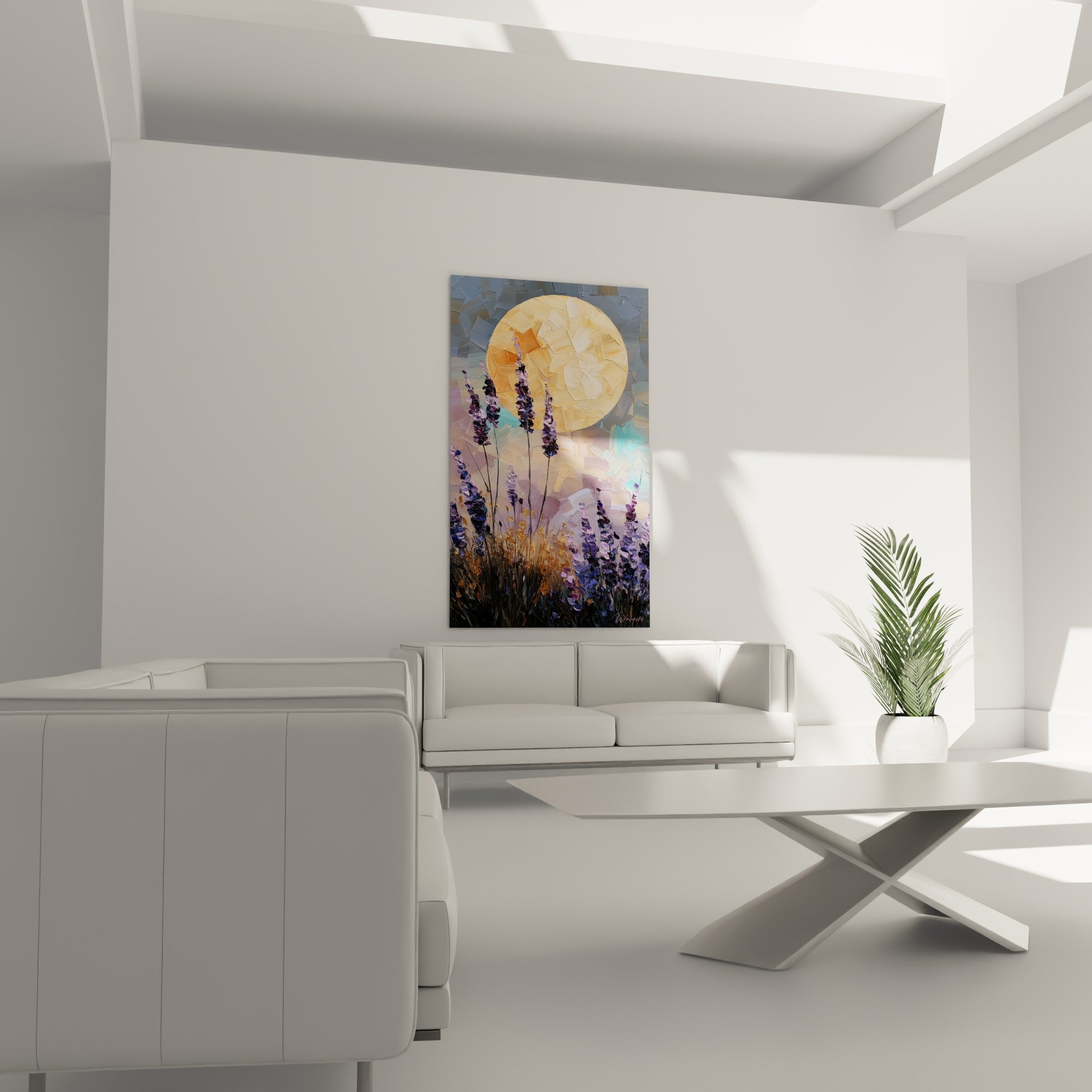 Tiges de lavande indigo et lune dorée surplombant un canapé dans un salon lumineux