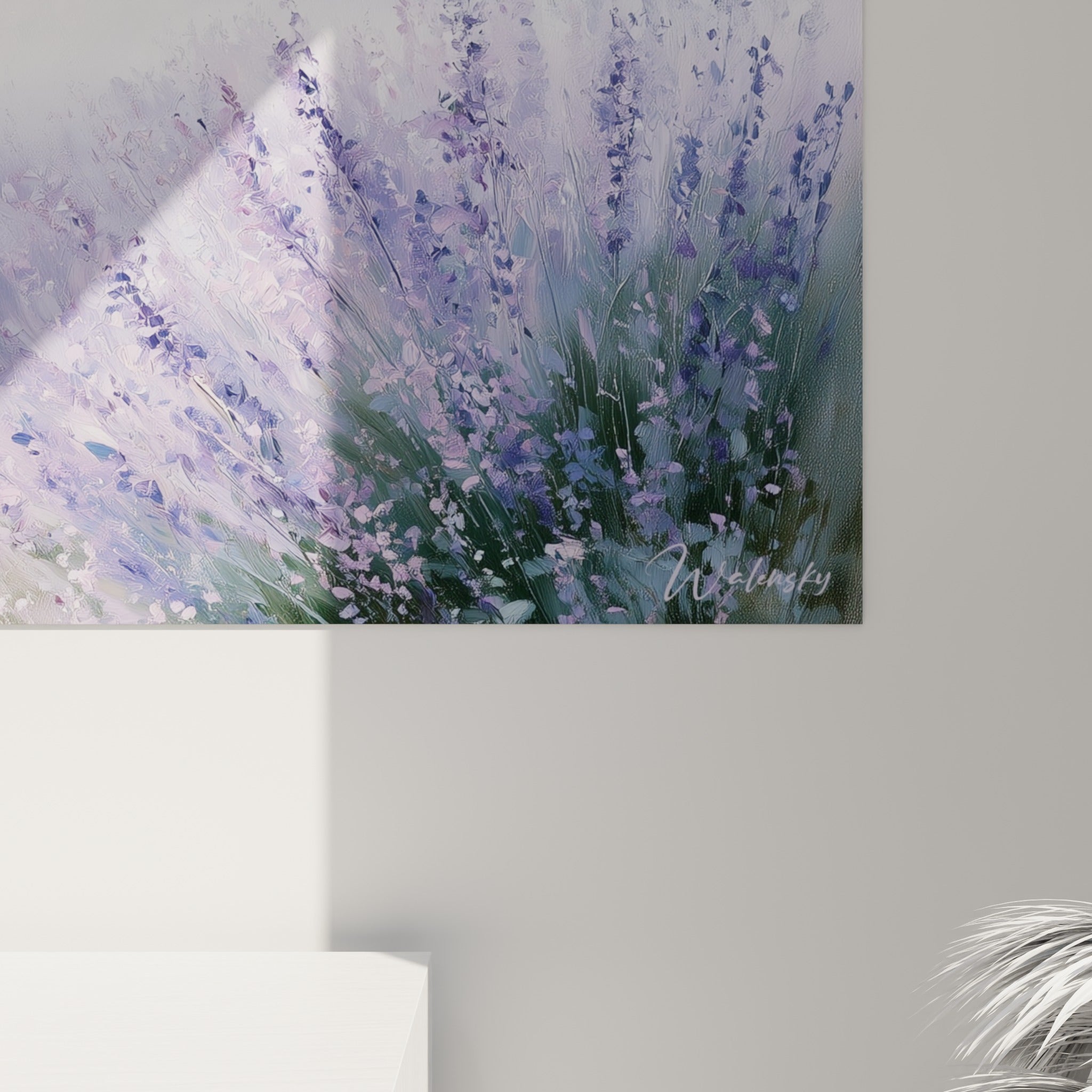 Empâtements de lavande violette et touches lilas, grain de peinture visible sur la toile encadrée