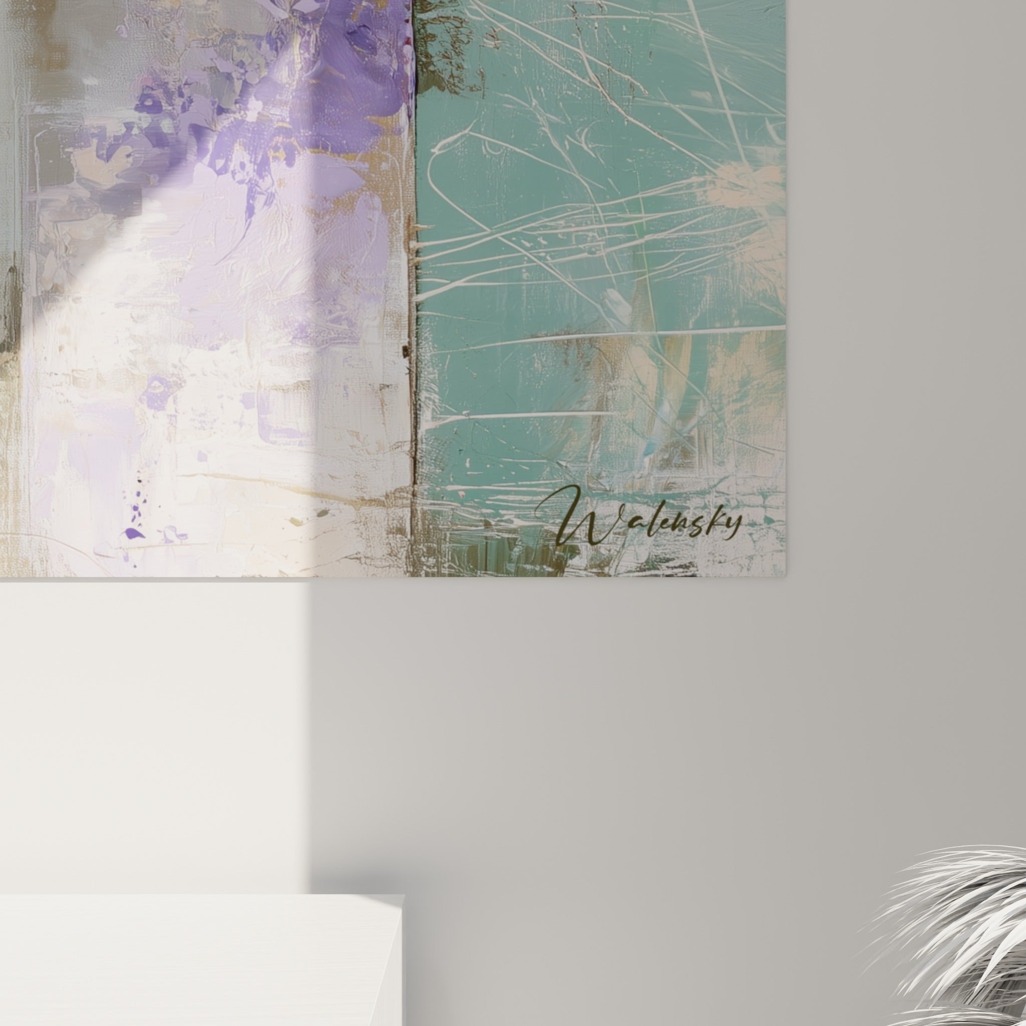 Empâtements violets et coulures beige sur la toile, grain visible des pétales de lavande peints