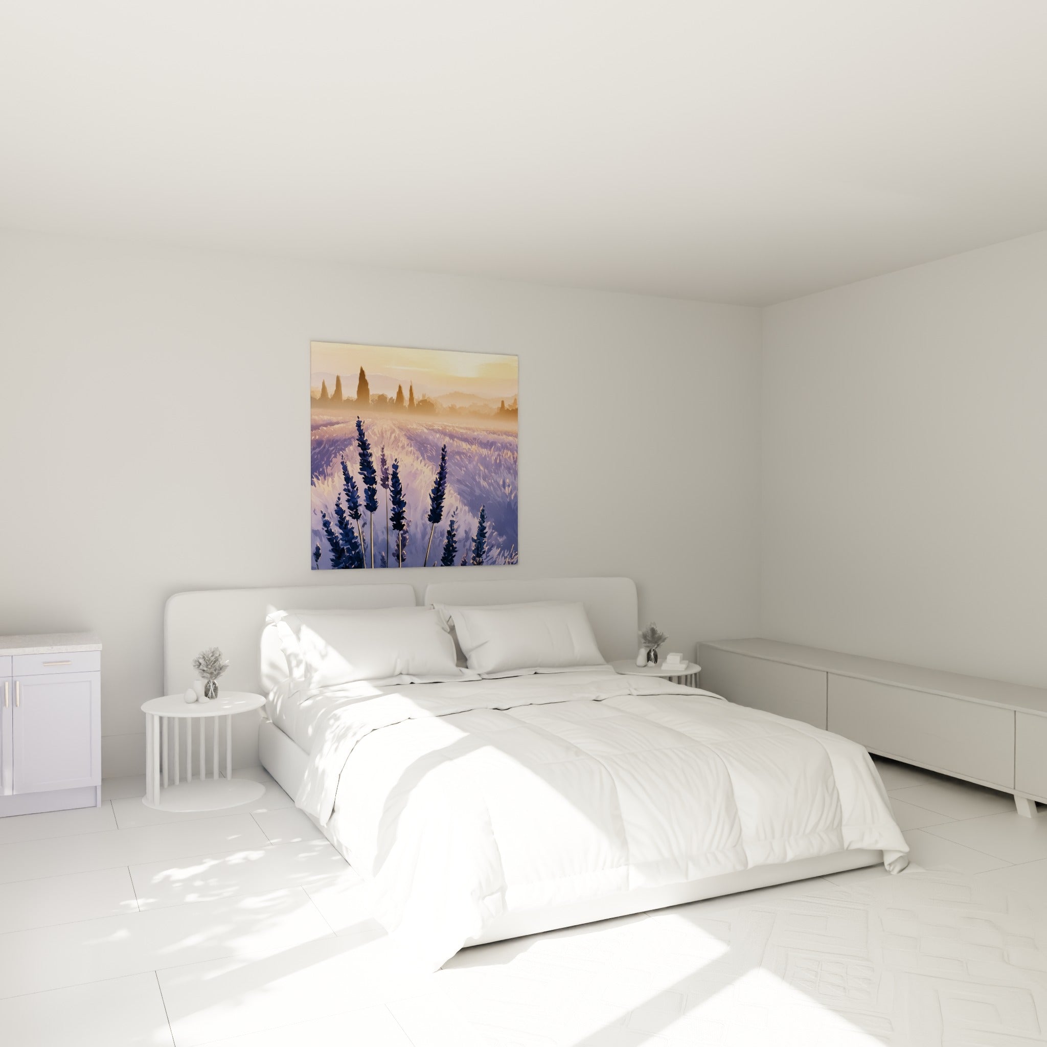 Champ de lavande violette baigné de lumière ocre, accroché au-dessus d'un lit dans une chambre claire