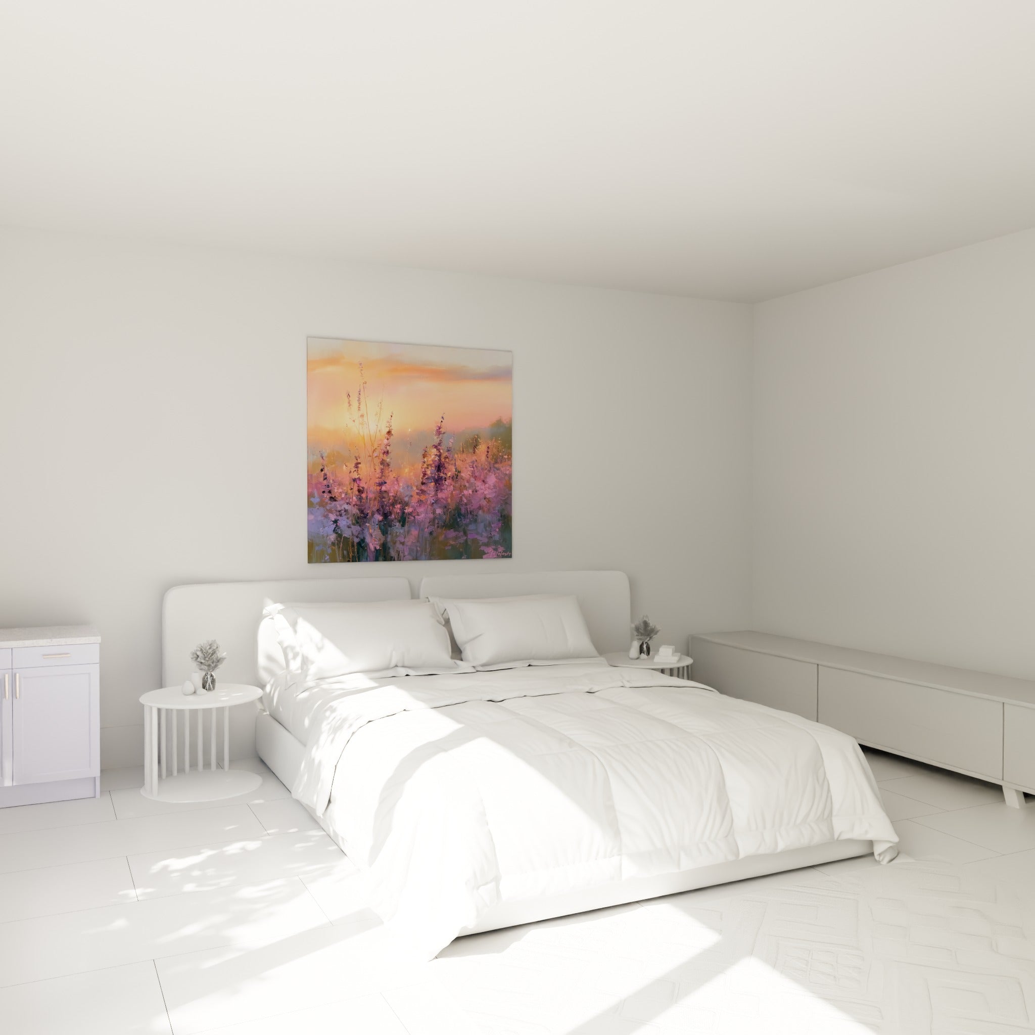 Lavande mauve et ciel rosé illuminent une toile suspendue au-dessus d'un lit dans une chambre claire