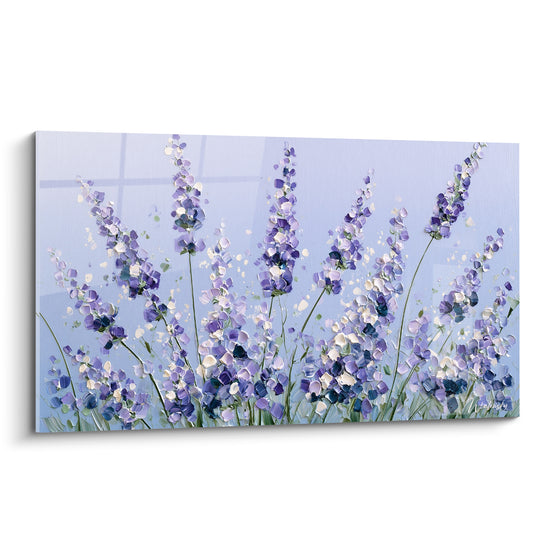 Épis de lavande violette et blanche peints en relief sur fond bleu pastel texturé
