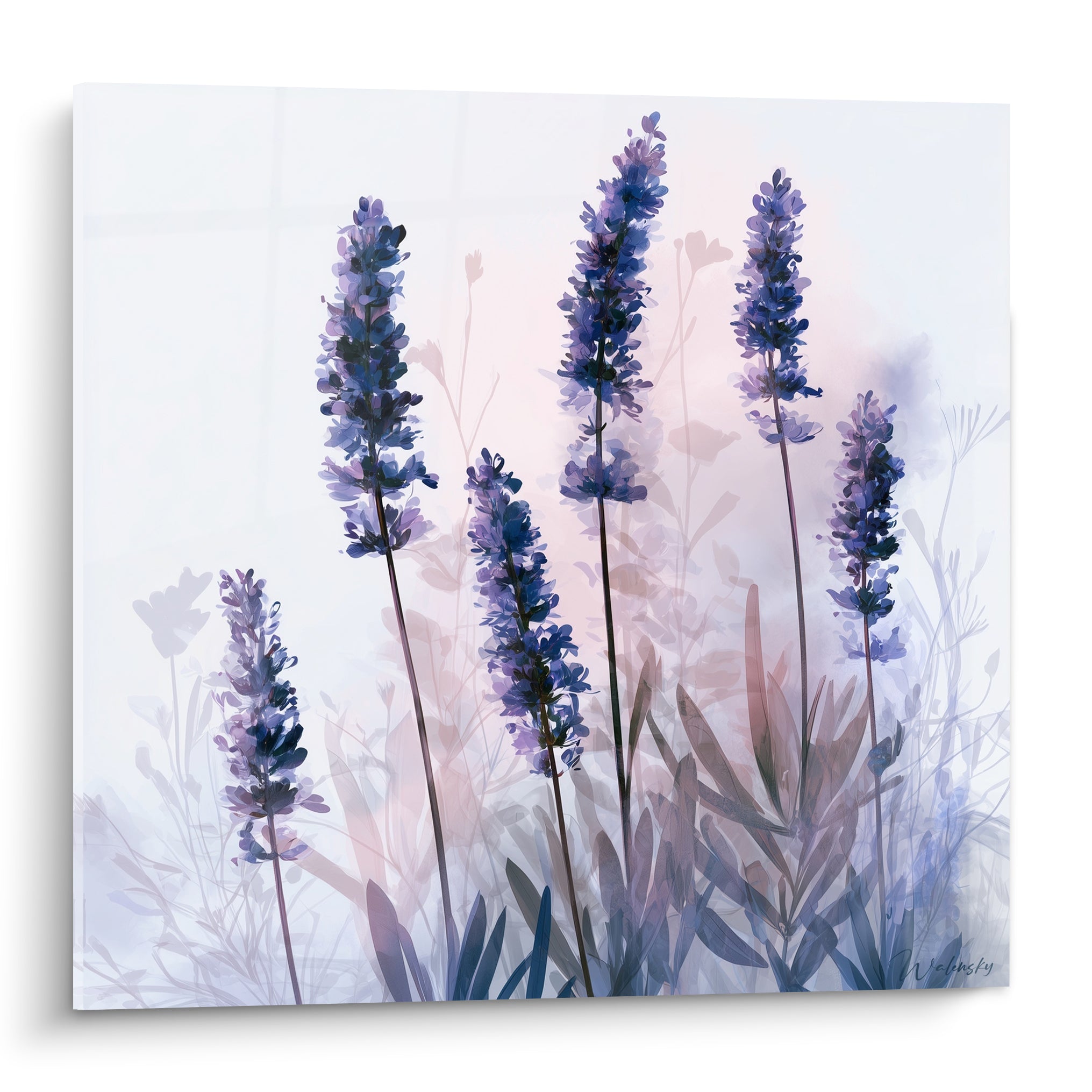 Épis de lavande violets et bleu marine sur fond rose pâle brumeux, style aquarelle délicat
