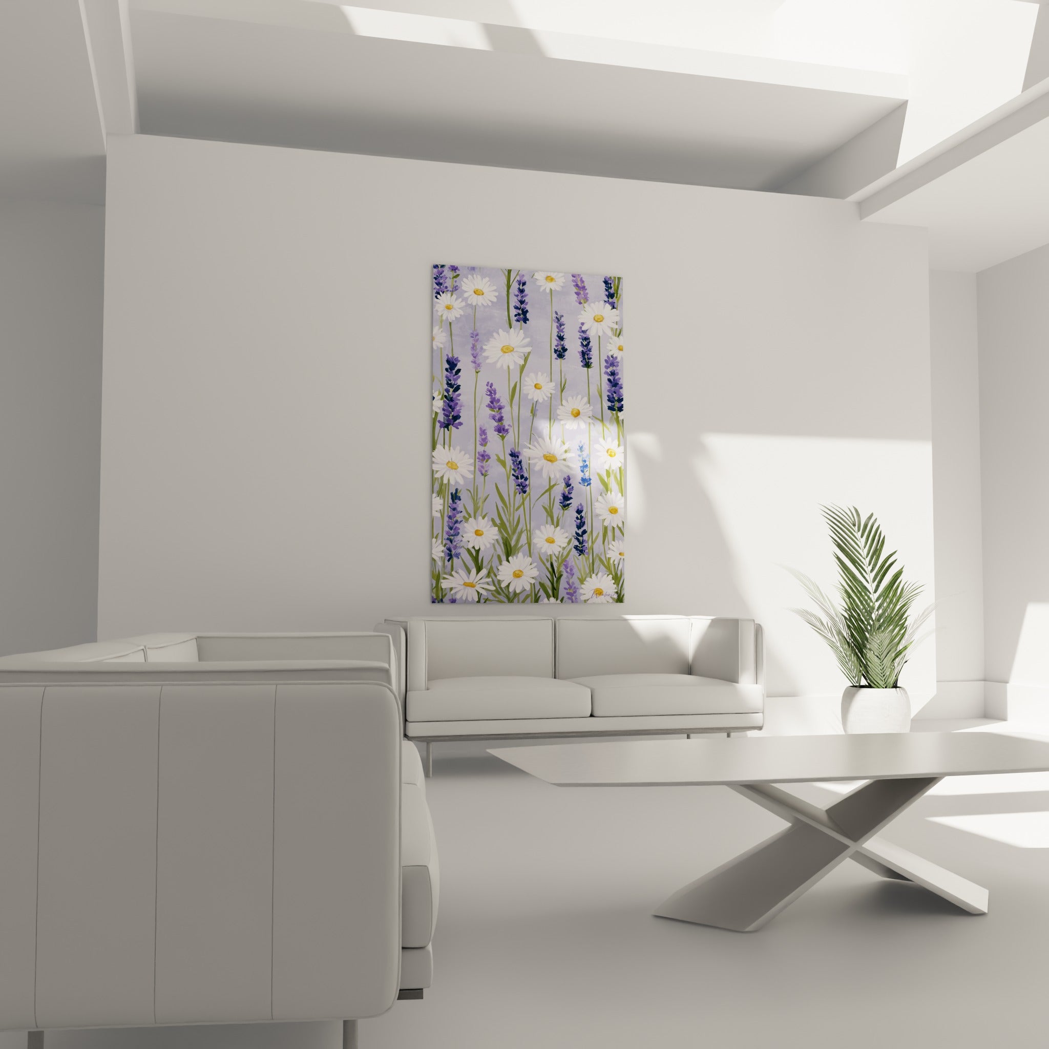 Épis de lavande bleu indigo et marguerites dorées disposés au-dessus d'un canapé dans un salon lumineux