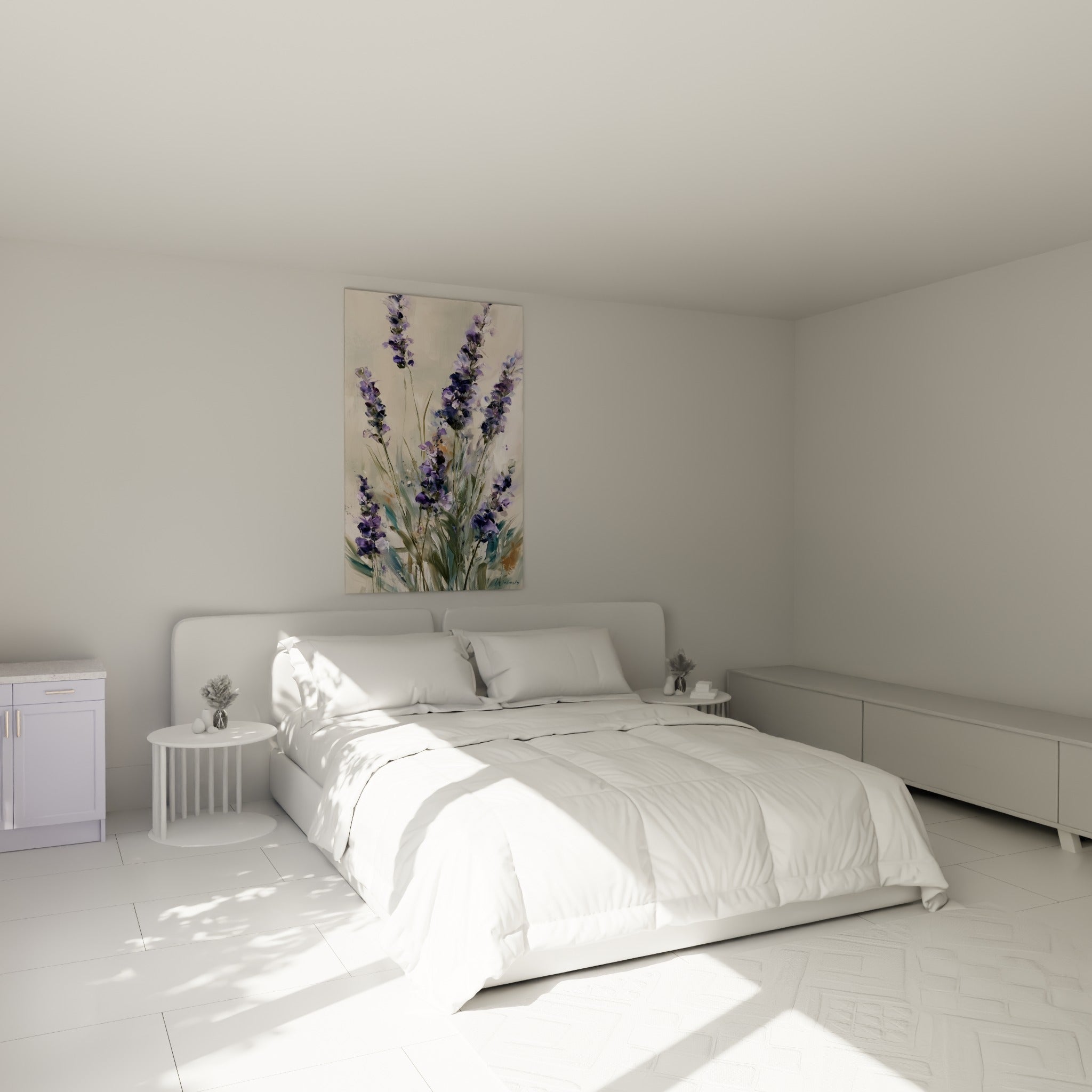 Fleurs de lavande violette et blanche au-dessus d'un lit dans une chambre claire