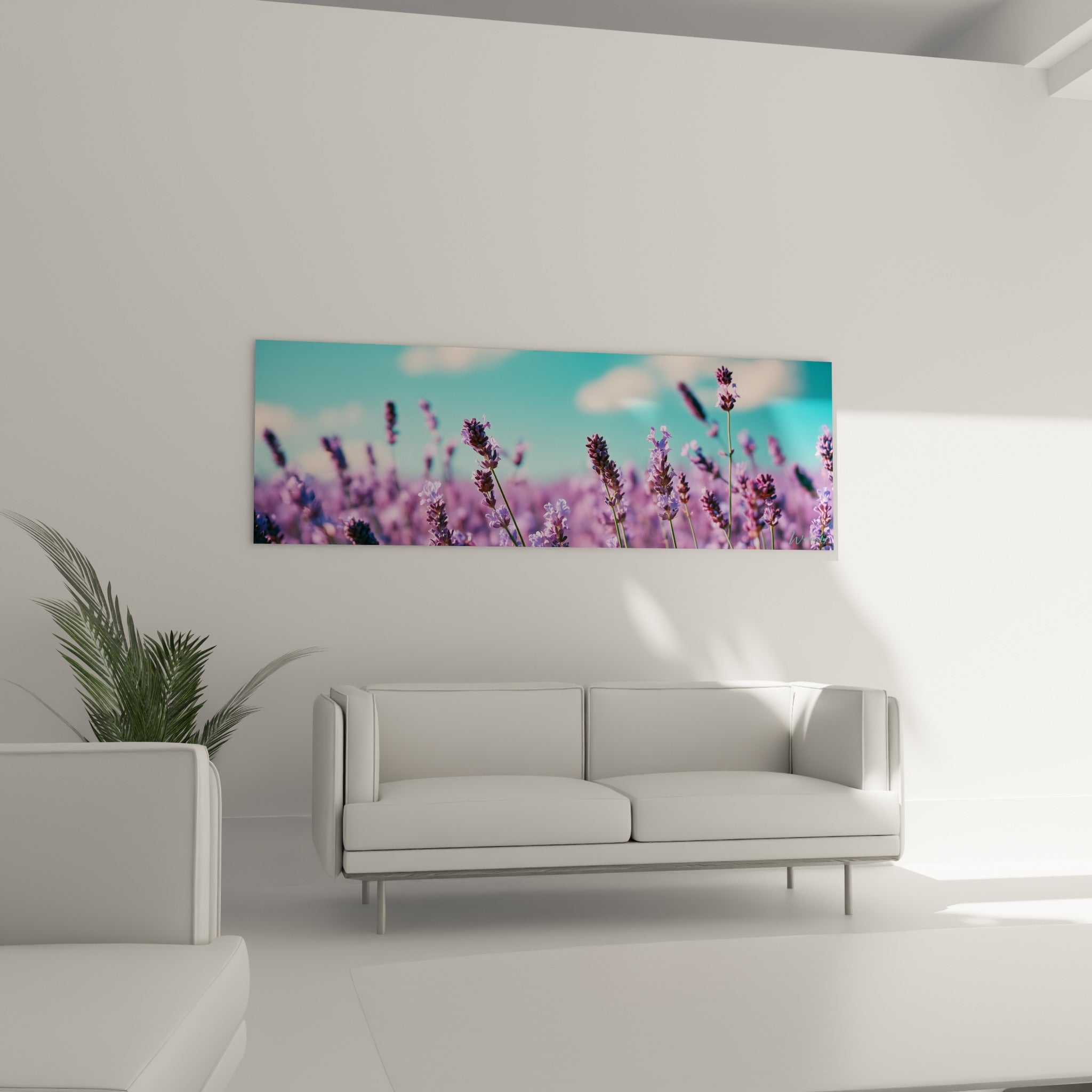 Champ de lavande mauve et ciel turquoise nuageux placé au-dessus d'un canapé dans un salon lumineux