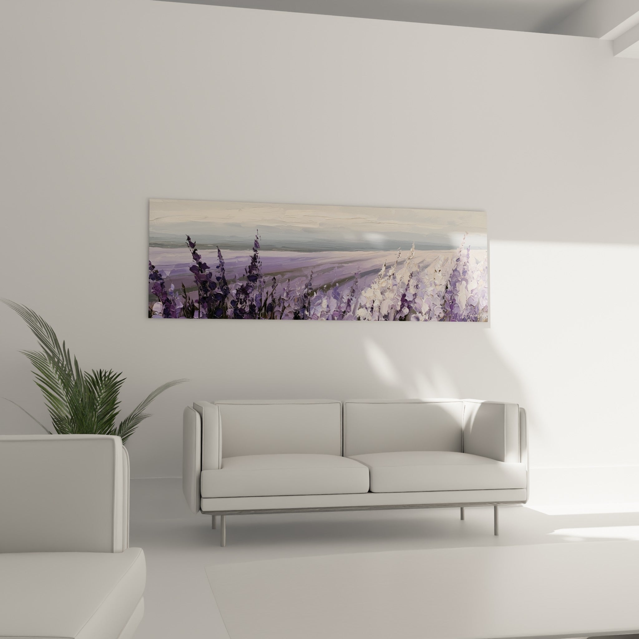 Fleurs de lavande texturées en violet et beige placées au-dessus d'un canapé dans un salon lumineux