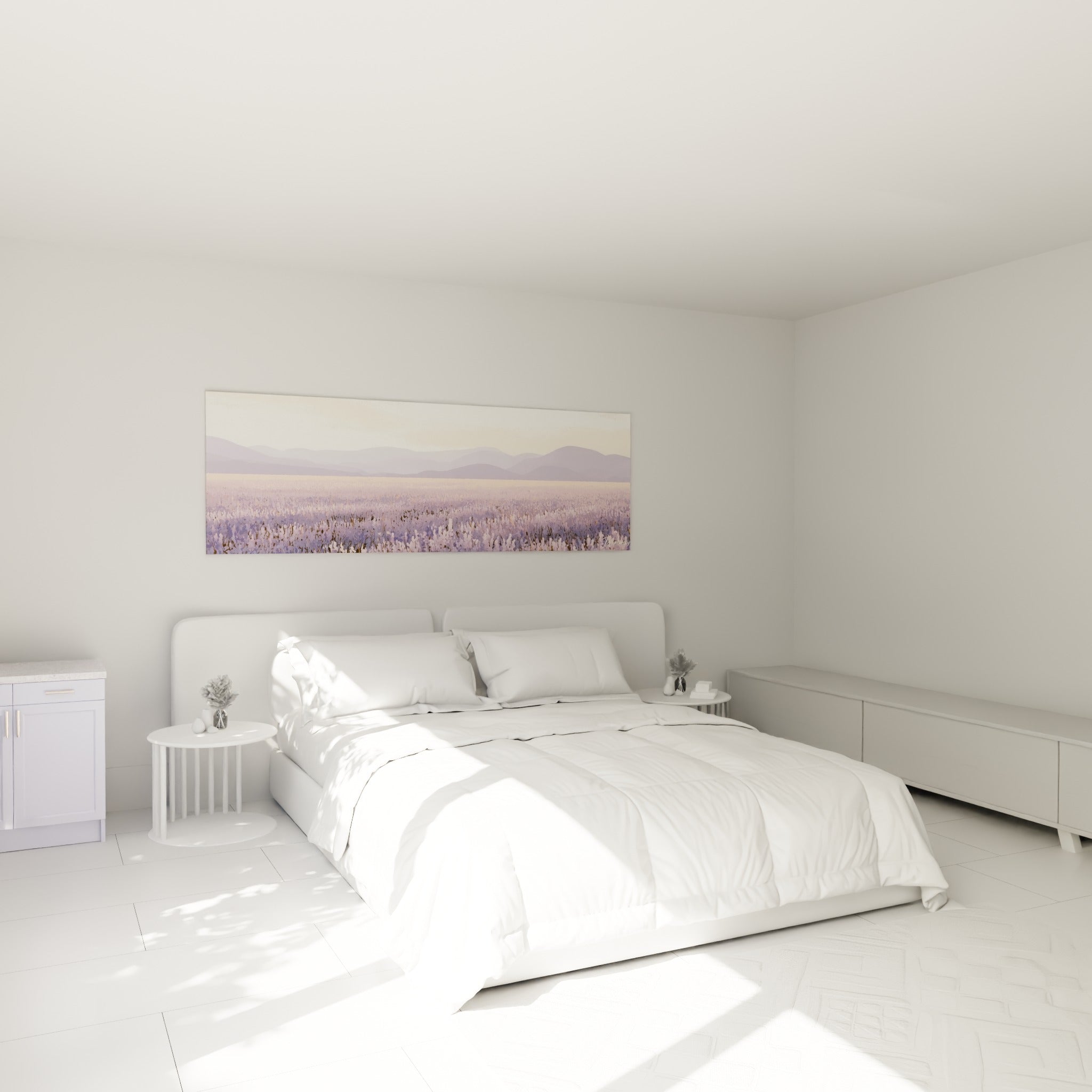 Fleurs violettes et lilas d'un champ de lavande au-dessus d'un lit dans une chambre claire