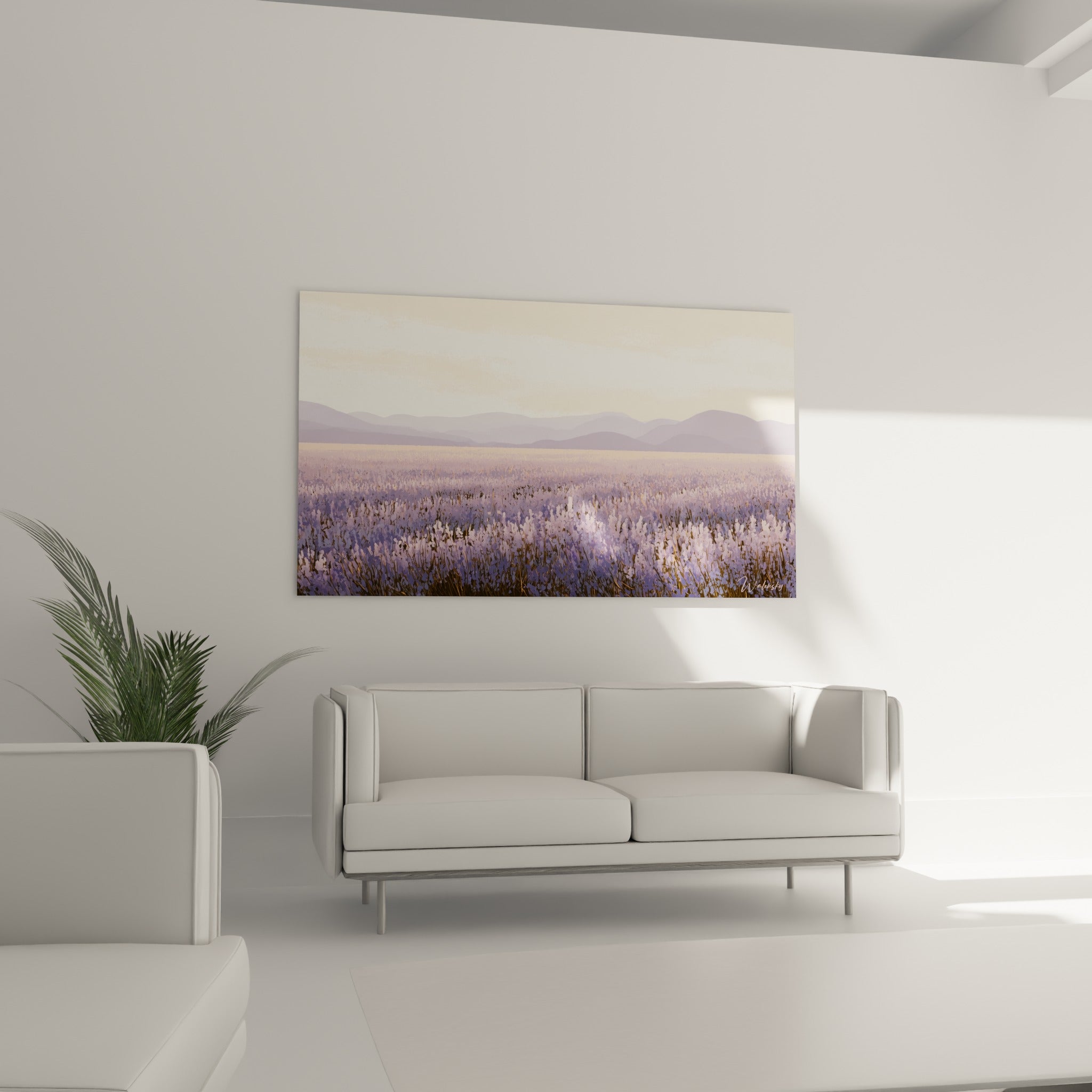 Fleurs violettes et lilas d'un champ de lavande, disposées au-dessus d'un canapé dans un salon lumineux