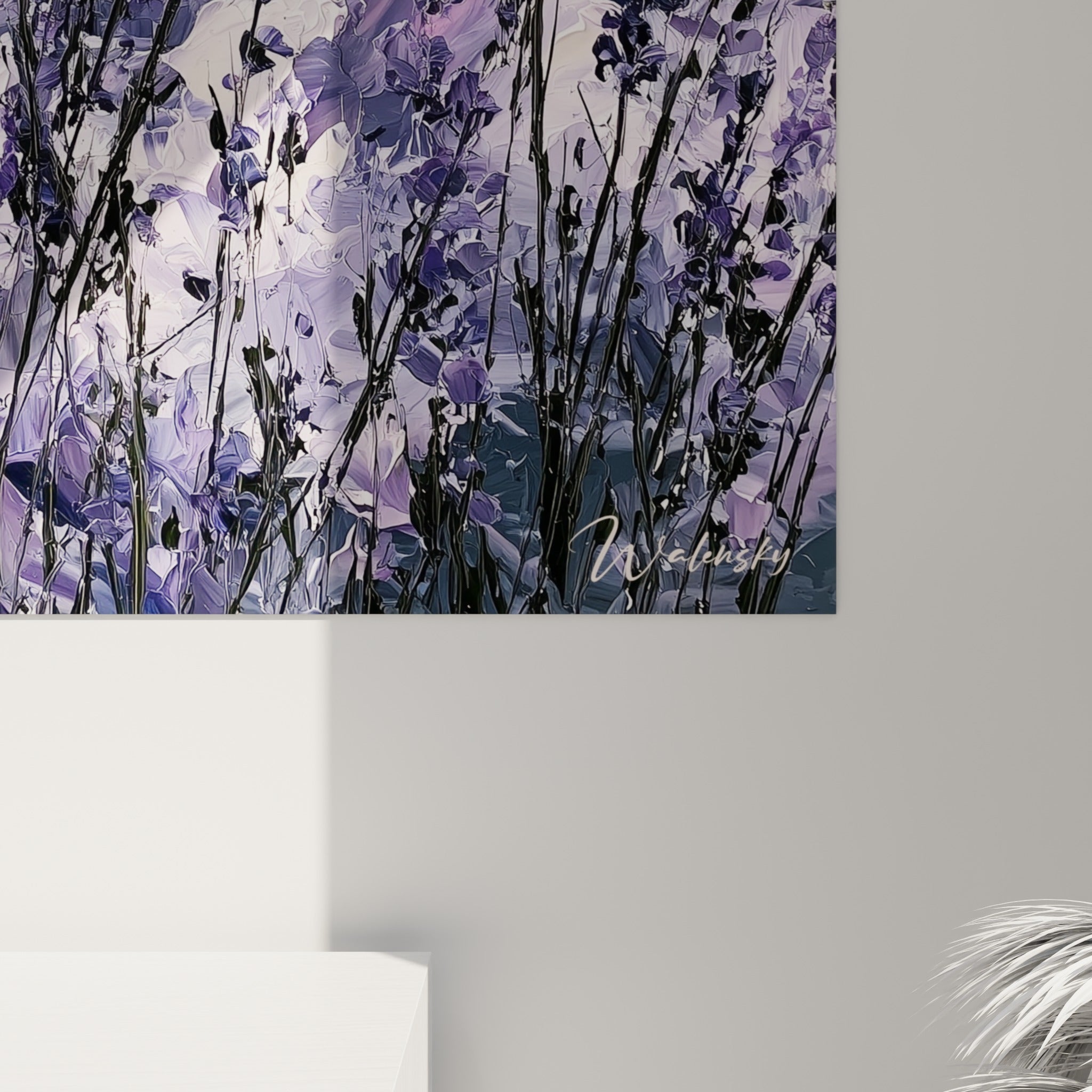 Empâtements violets et blancs sur toile, coulures et grain visibles des fleurs de lavande peintes