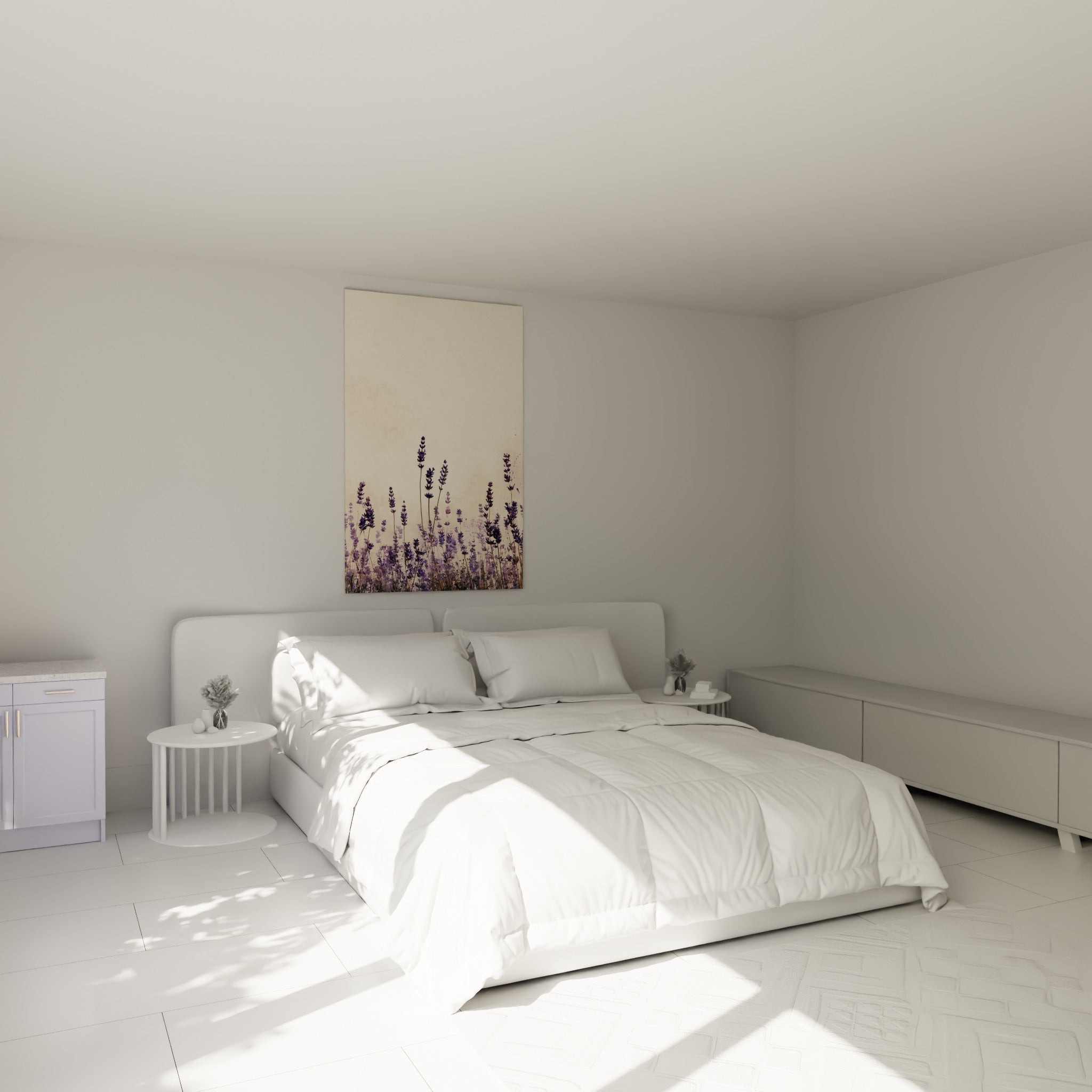 Bouquet de lavande mauve et ivoire accroché au-dessus d'un lit dans une chambre claire