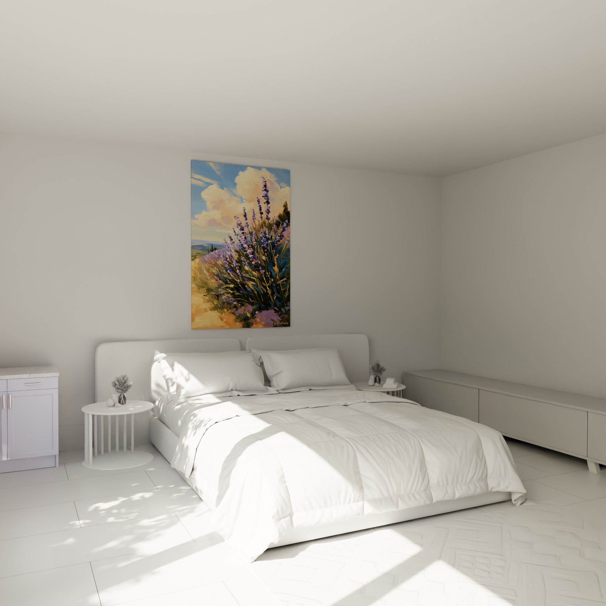 Épis de lavande mauve et feuillage vert olive sous un ciel doré, accrochés au-dessus d'un lit dans une chambre claire