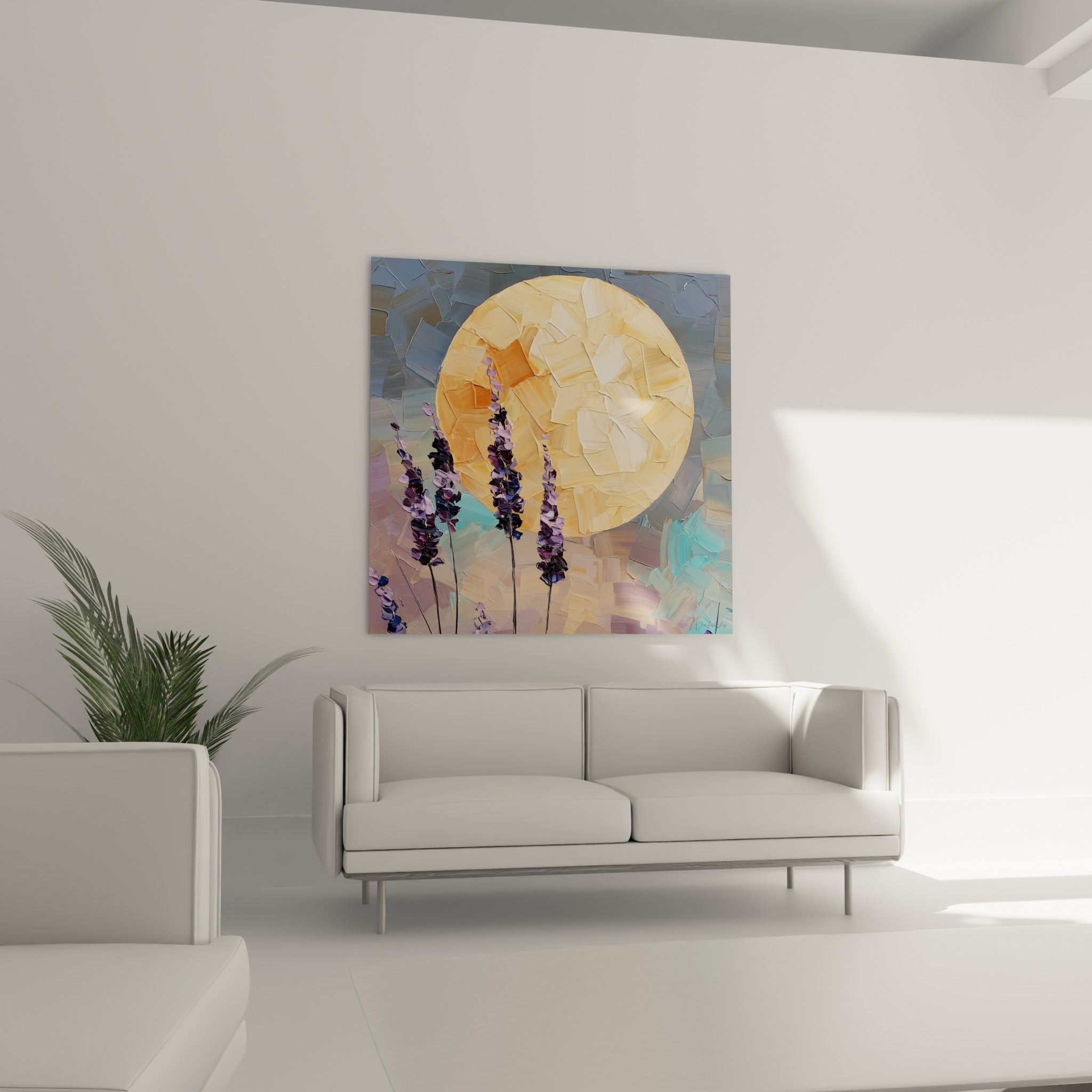 Bouquet de lavande pourpre et disque doré éclatant, positionné au-dessus d'un canapé dans un salon lumineux