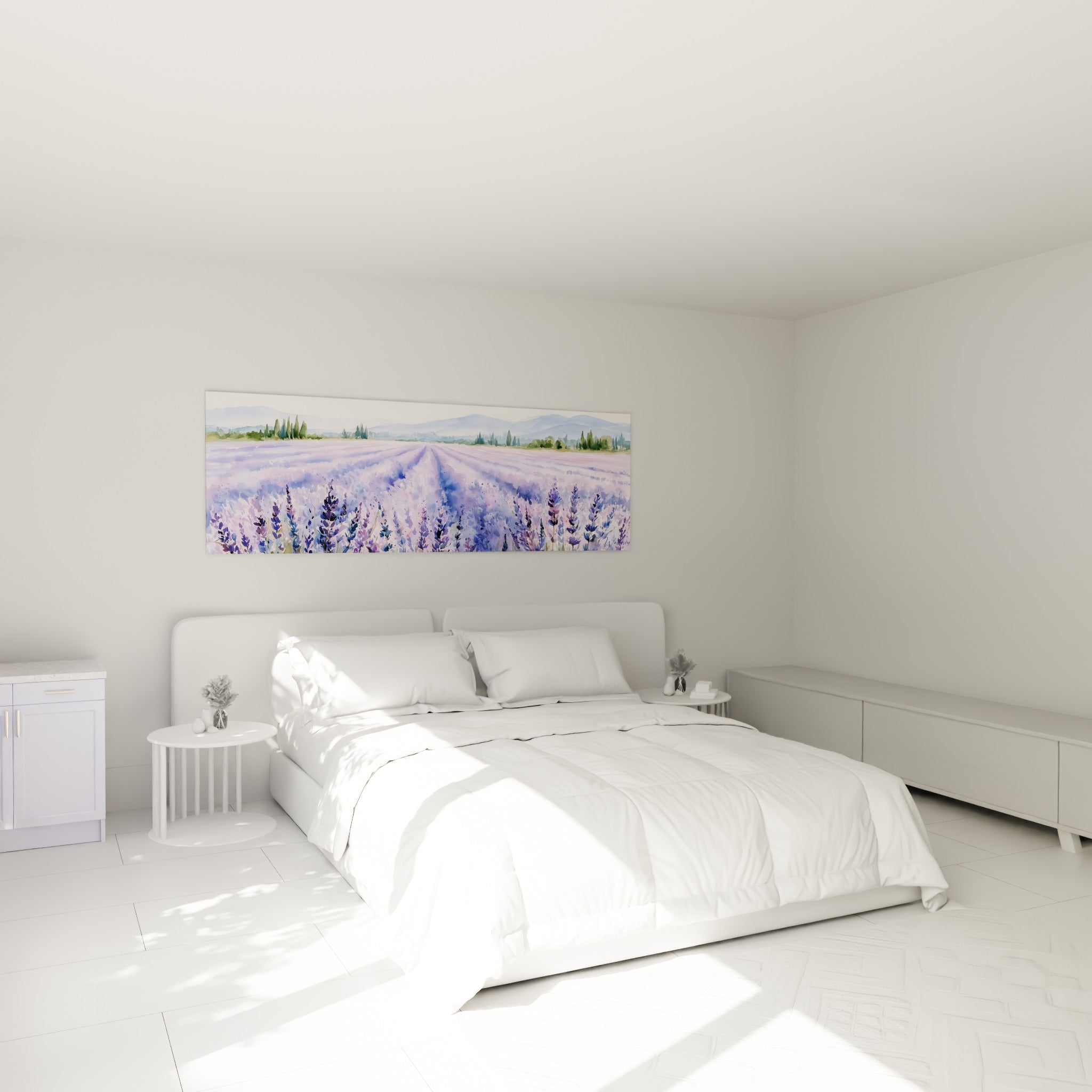 Rangs de lavande mauve et violette peints en aquarelle, accrochés au-dessus d'un lit dans une chambre claire