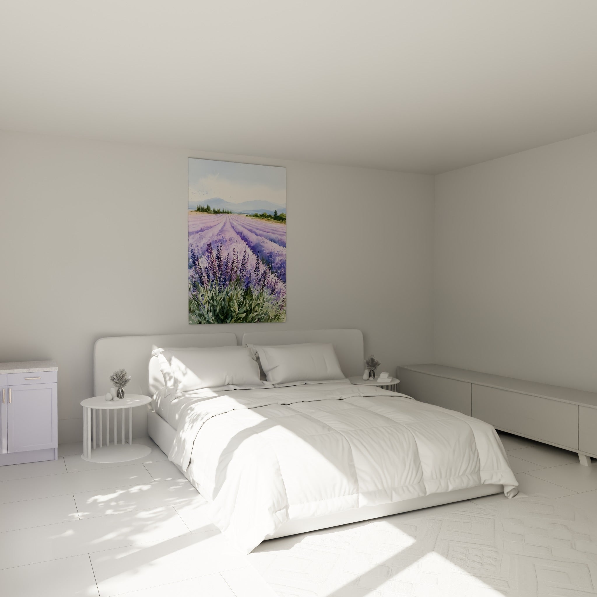 Champ de lavande violet et vert sauge accroché au-dessus d'un lit dans une chambre claire