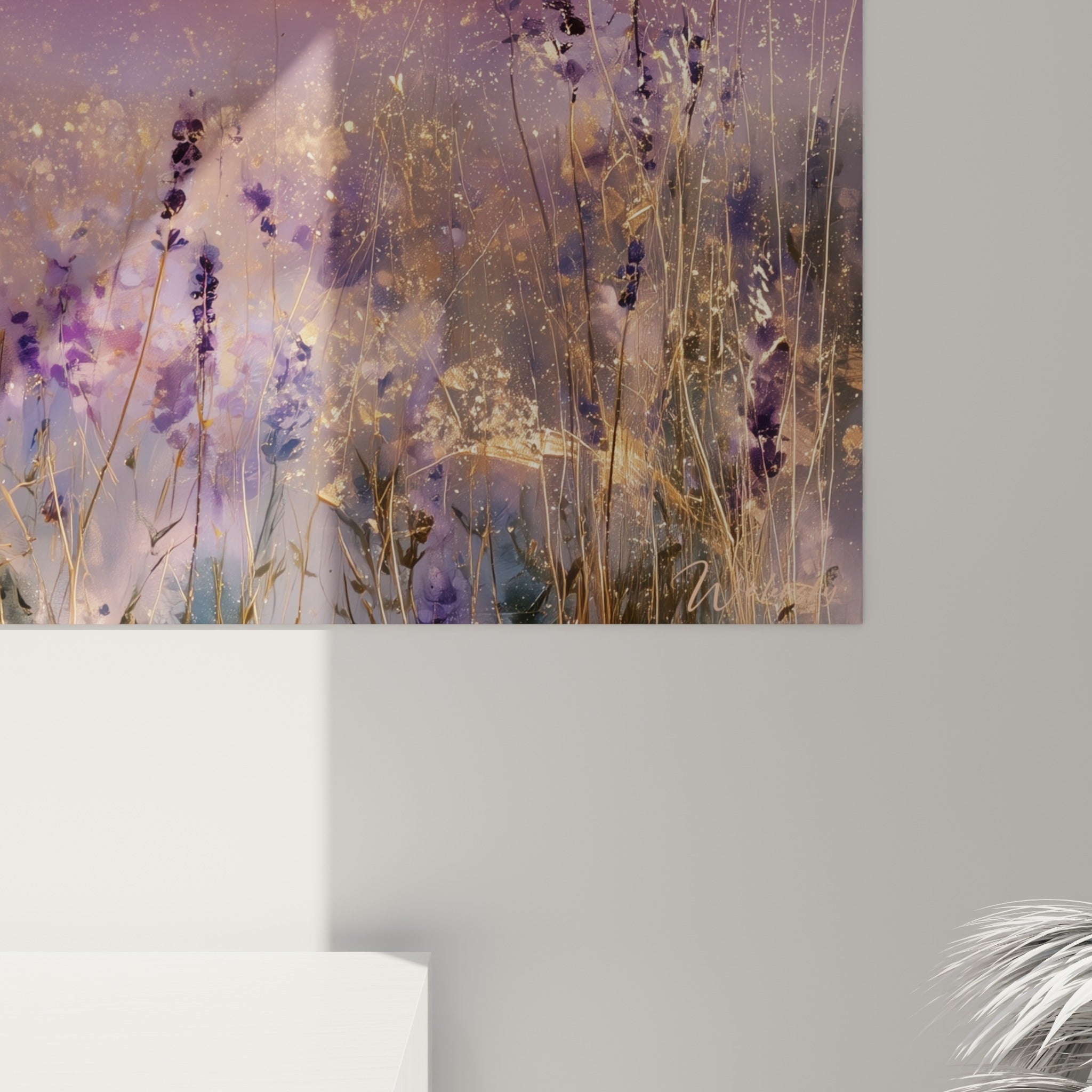 Grain aquarelle visible sur les épis violets et les éclaboussures dorées du champ de lavande peint
