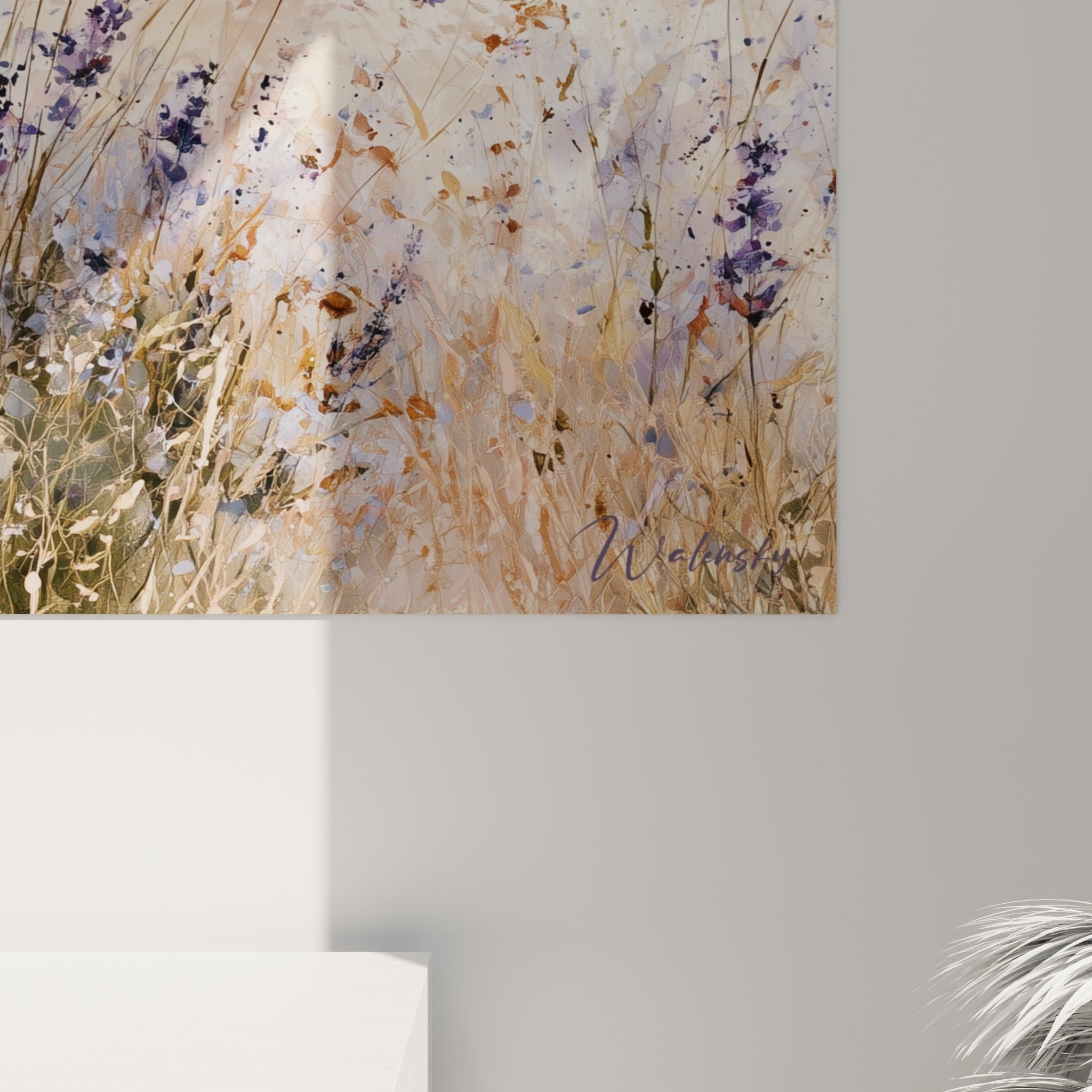 Empâtements violets et coulures ocre visibles de près, grain de l'aquarelle sur les épis de lavande