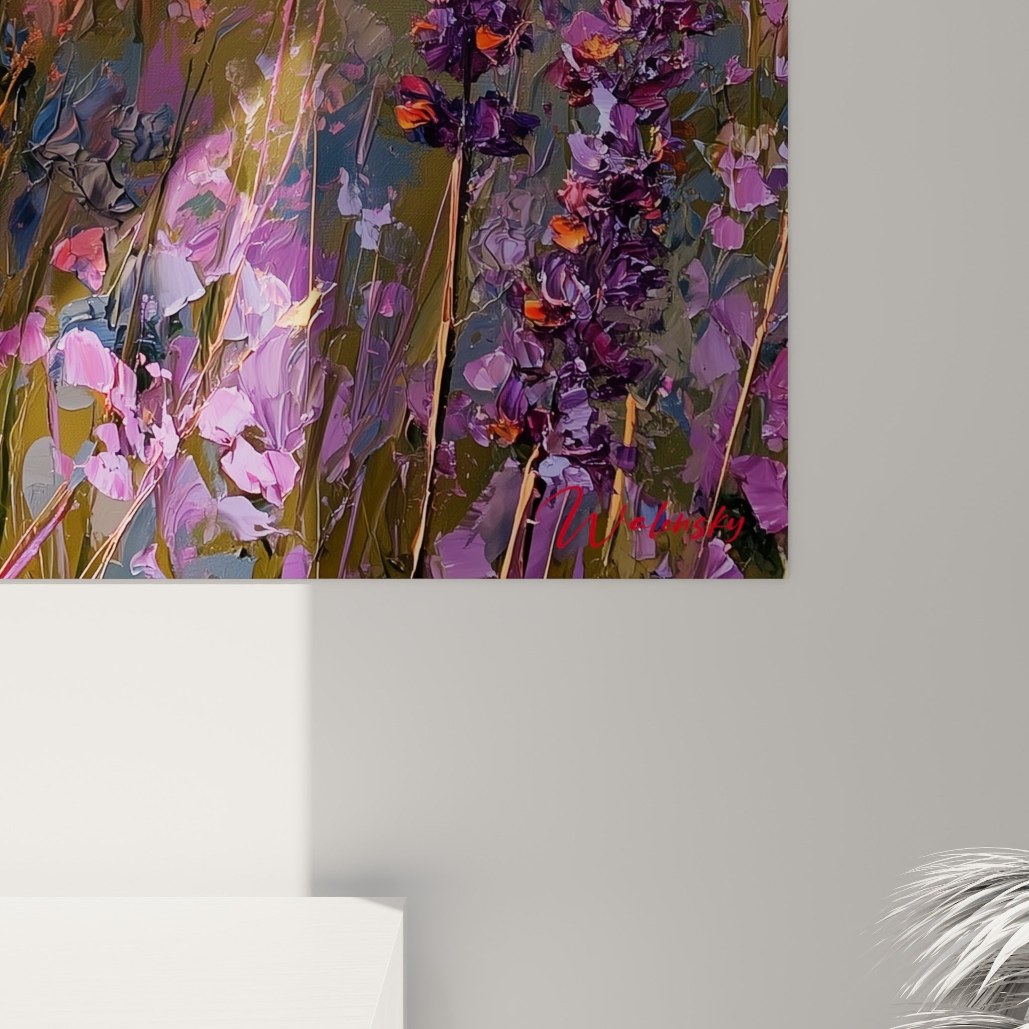 Empâtements de peinture révélant les nuances violettes et orangées des tiges de lavande texturées